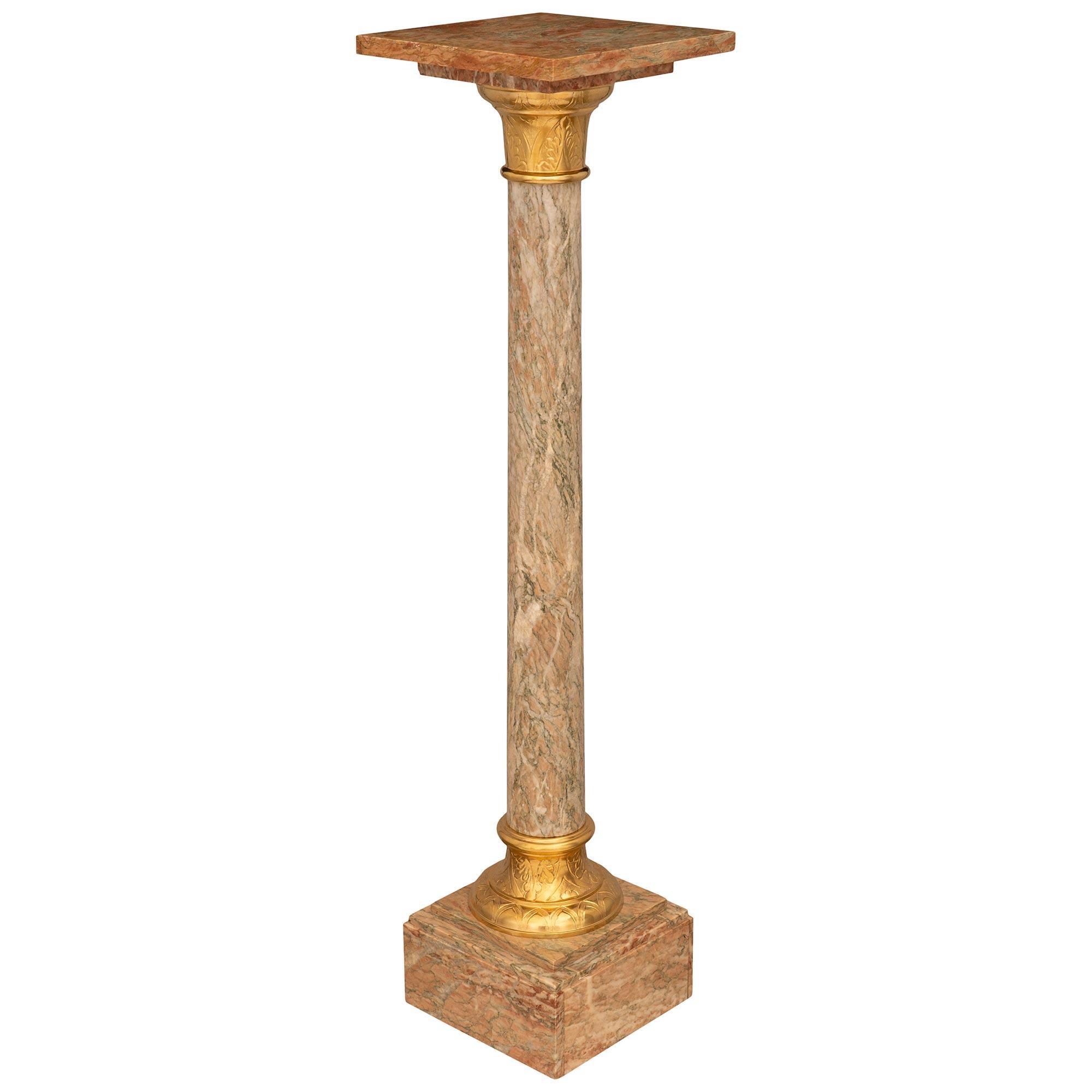 Kontinentale 19. Jahrhundert Louis XVI st. Ormolu und Breccia Marmor Sockel (Louis XVI.) im Angebot