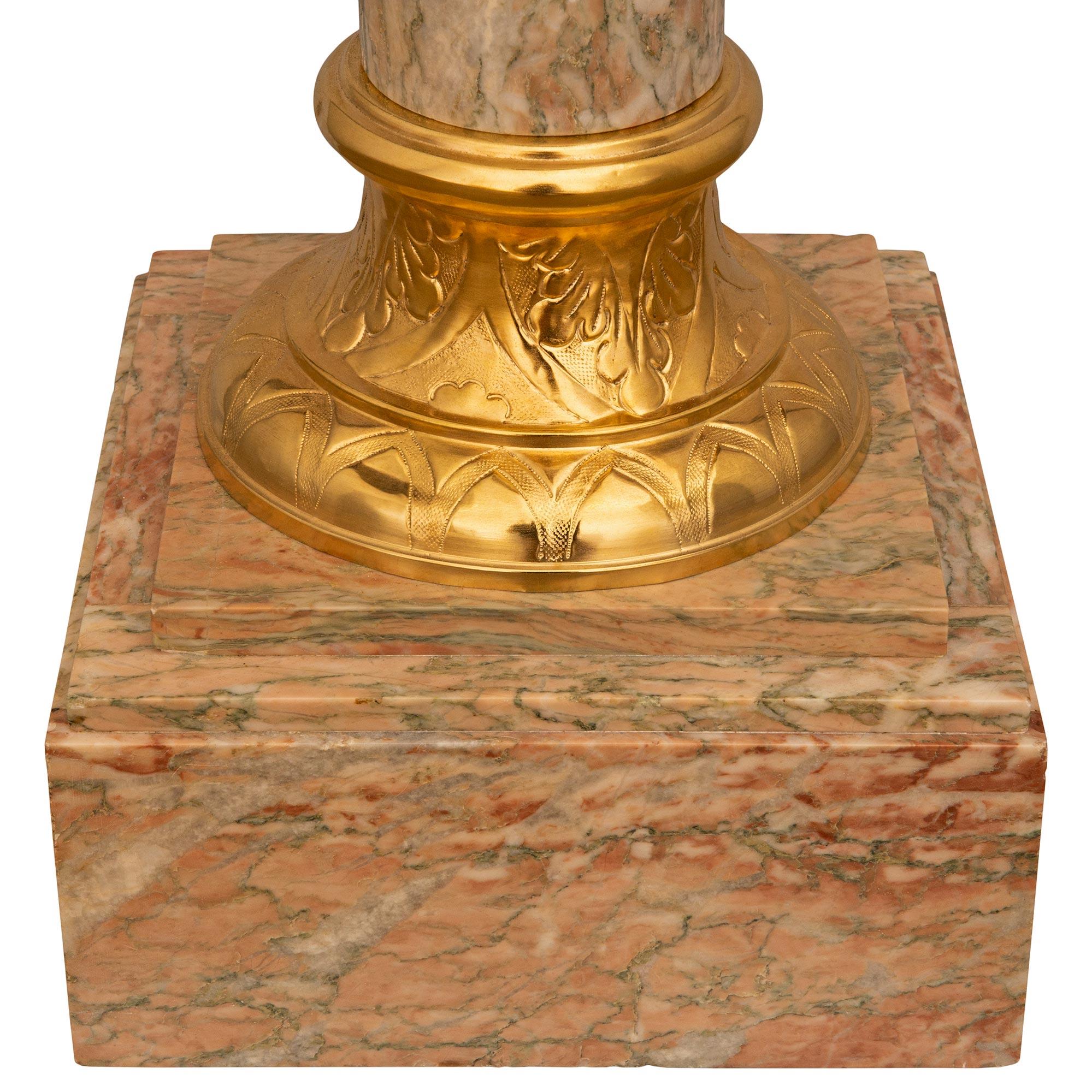 Kontinentale 19. Jahrhundert Louis XVI st. Ormolu und Breccia Marmor Sockel im Angebot 1