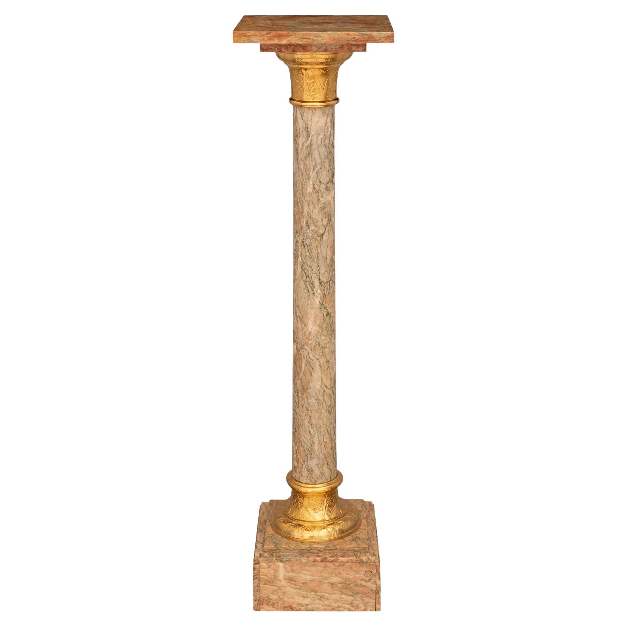 Kontinentale 19. Jahrhundert Louis XVI st. Ormolu und Breccia Marmor Sockel
