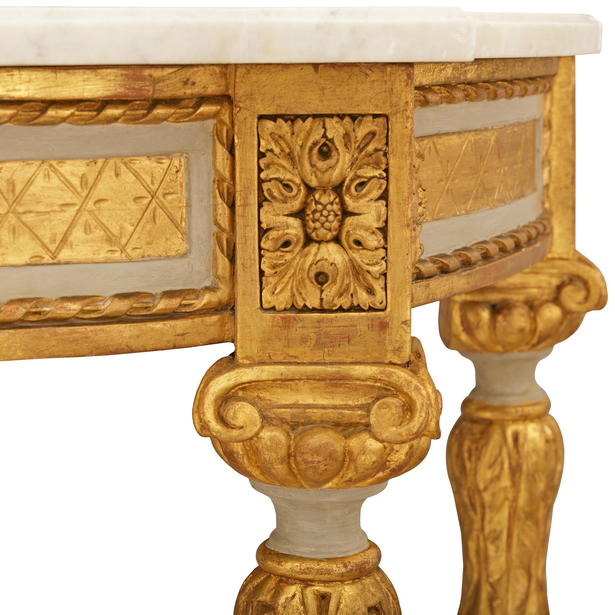 Consola continental del siglo XIX de estilo Luis XVI de madera, giltwood y mármol Mármol en venta