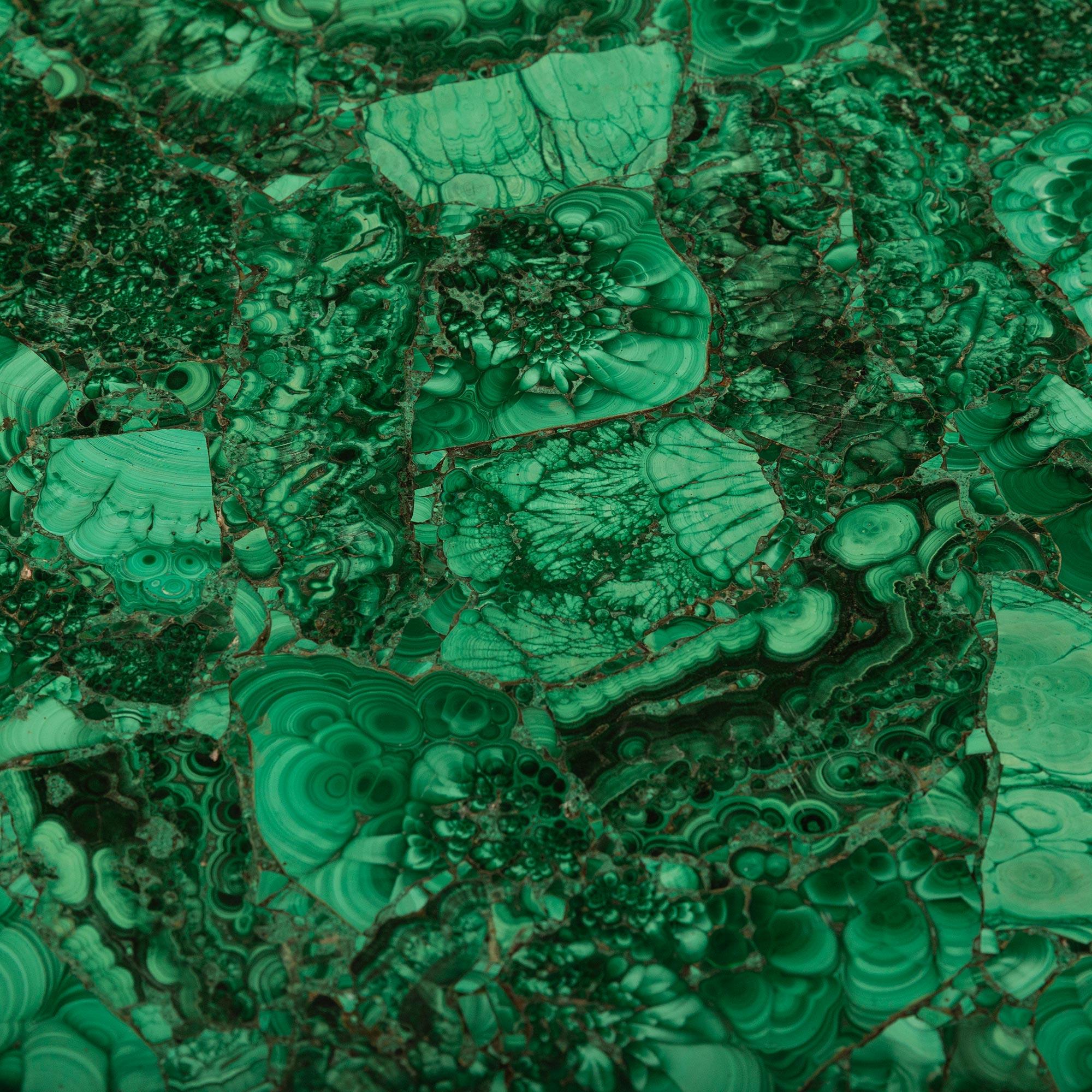 Table d'appoint en bronze et malachite. Table d'appoint en bronze et malachite Bon état - En vente à West Palm Beach, FL