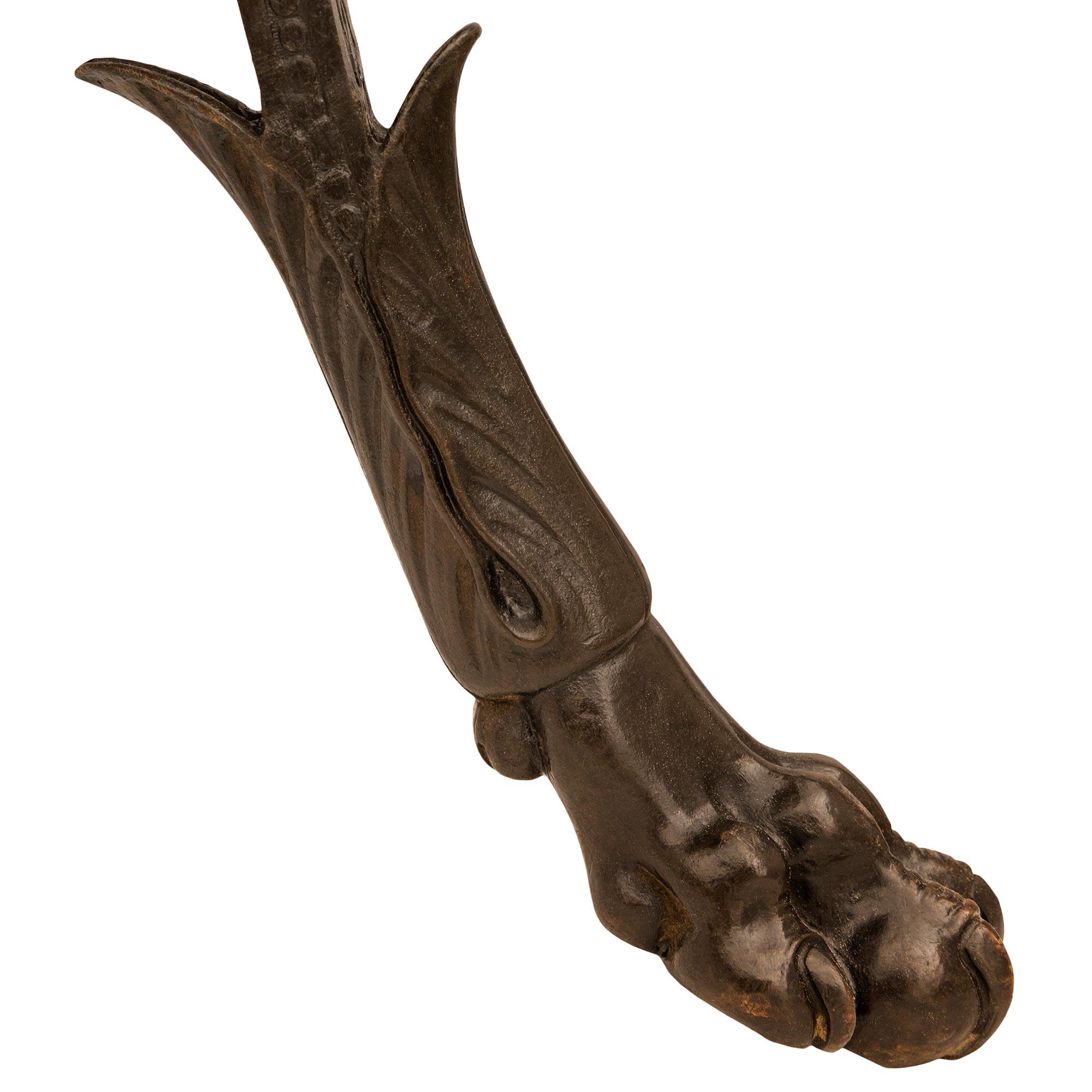 Bronze Table d'appoint en bronze et malachite. Table d'appoint en bronze et malachite en vente