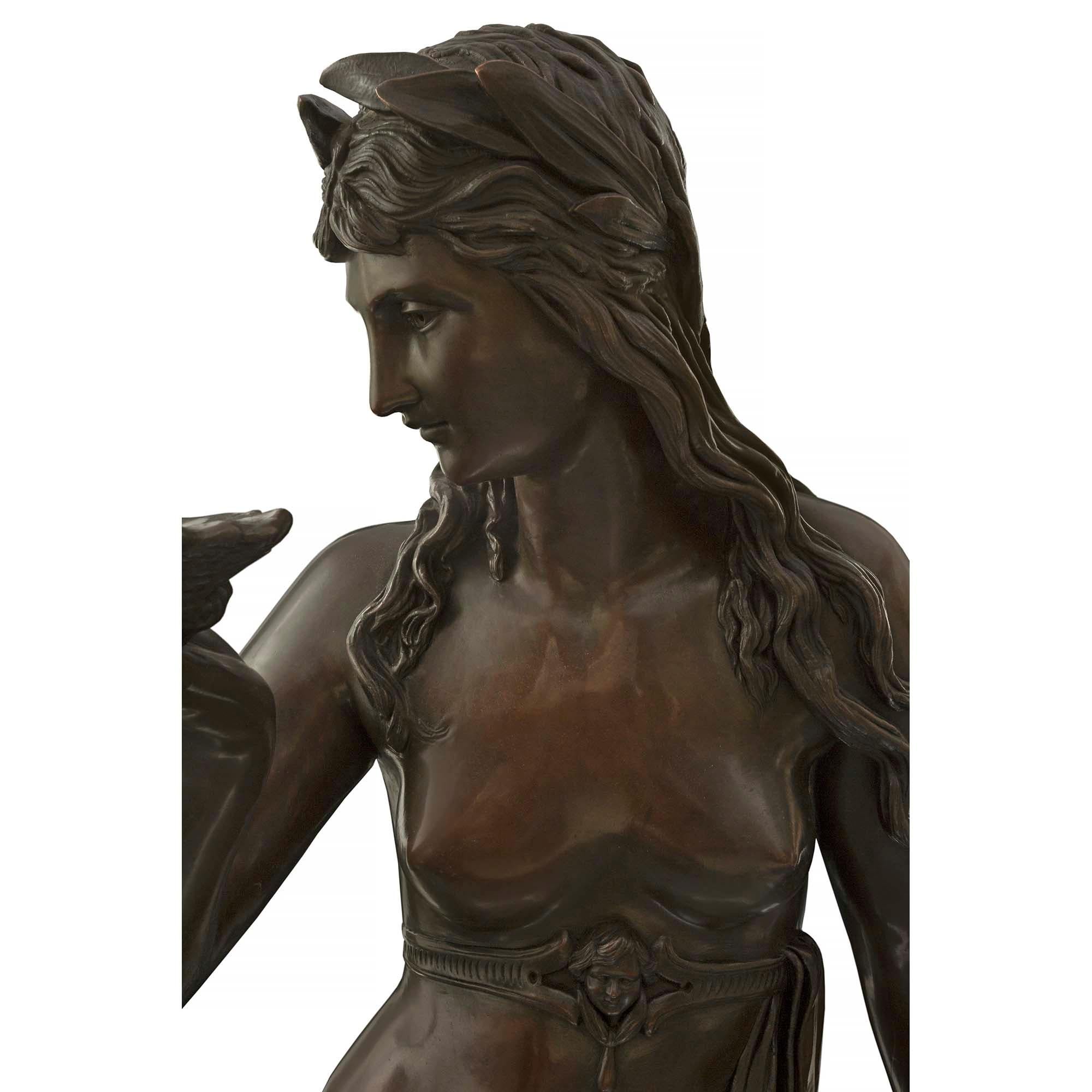 Continental 19th Century Patinated Bronze Statue of a Maiden Holding a Seashell In Good Condition For Sale In West Palm Beach, FL