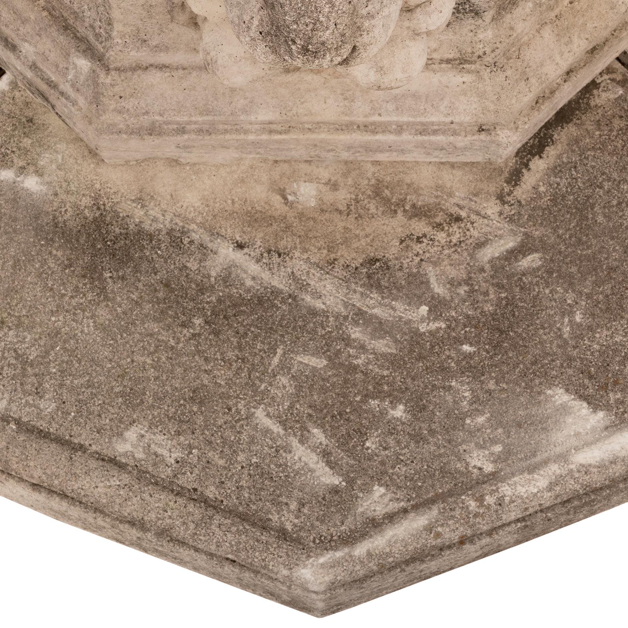 Puits en pierre et fer forgé de style Renaissance continentale du 19e siècle en vente 5