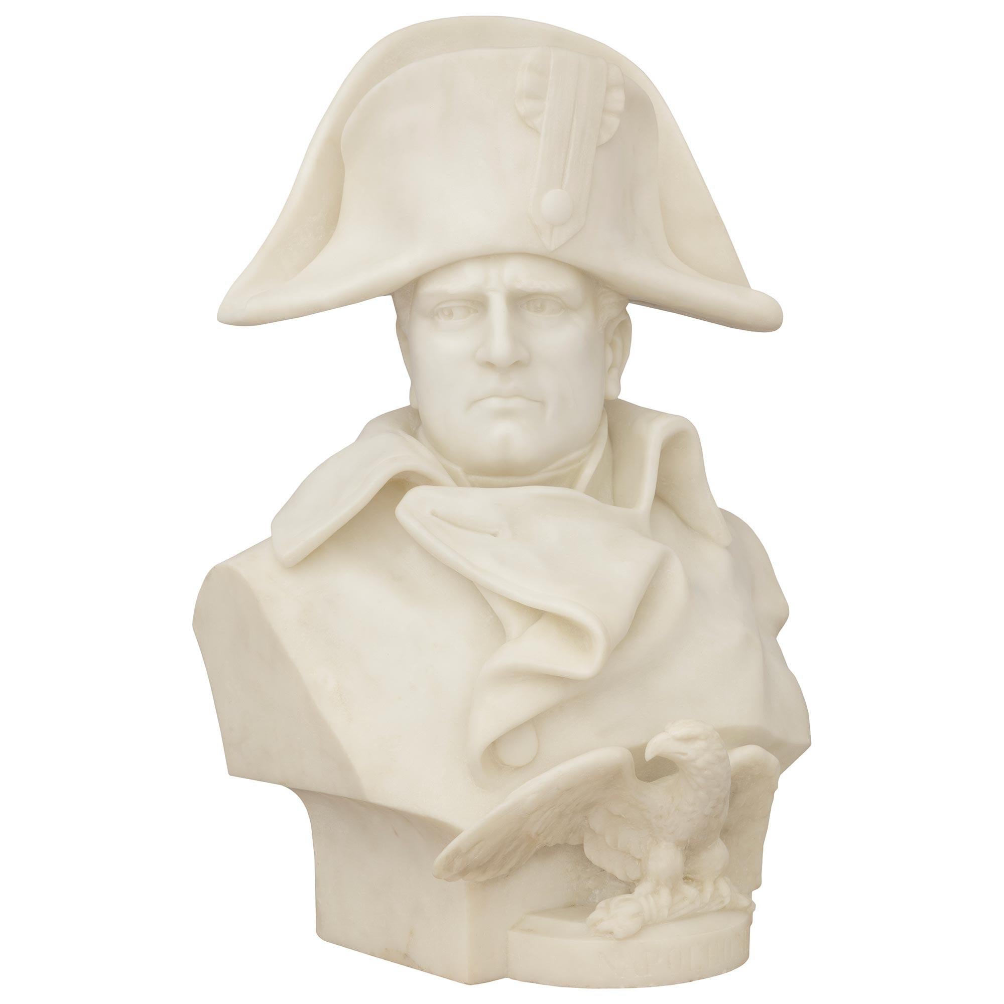 Busto di Napoleone in marmo bianco di Carrara del XIX secolo continentale In condizioni buone in vendita a West Palm Beach, FL