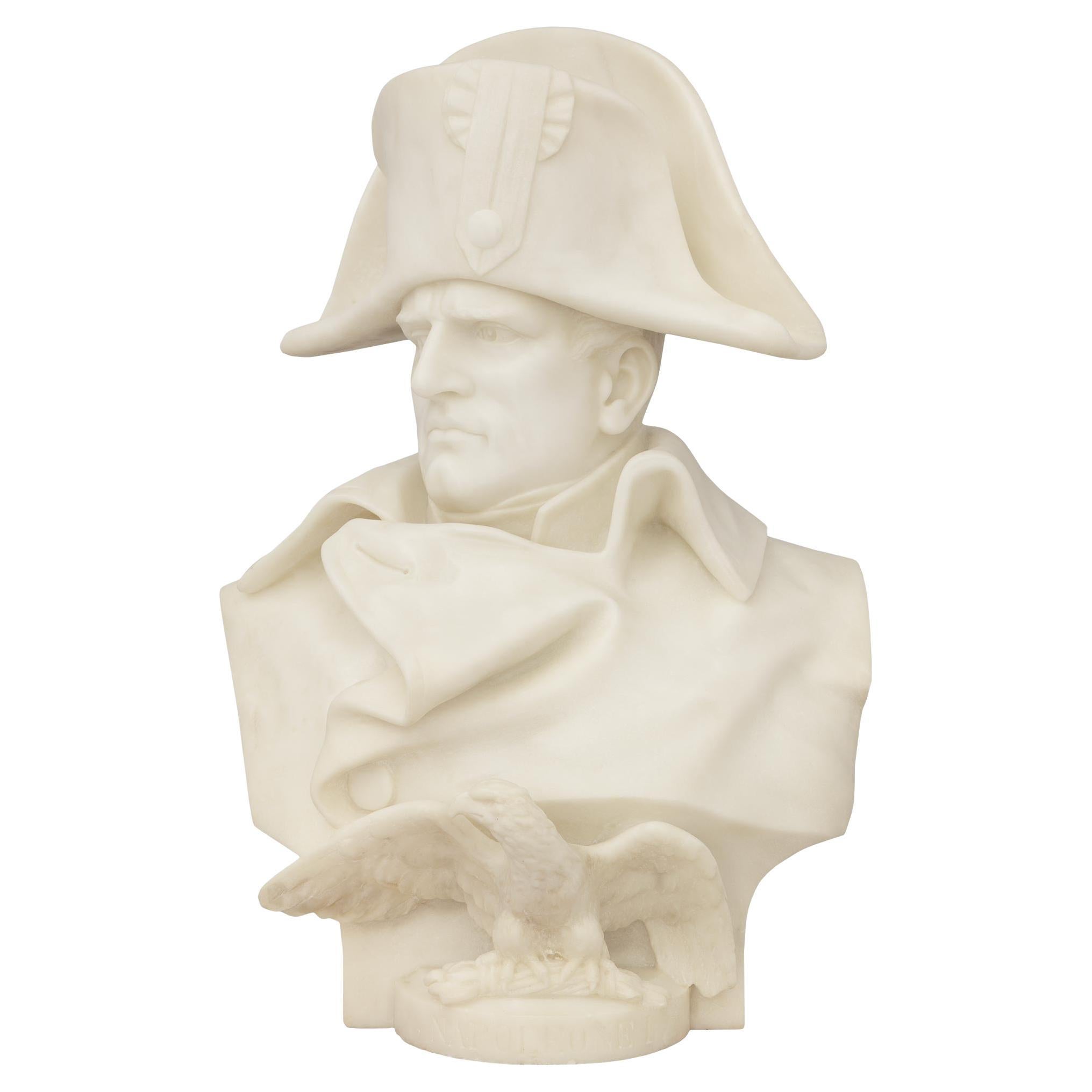 Busto di Napoleone in marmo bianco di Carrara del XIX secolo continentale