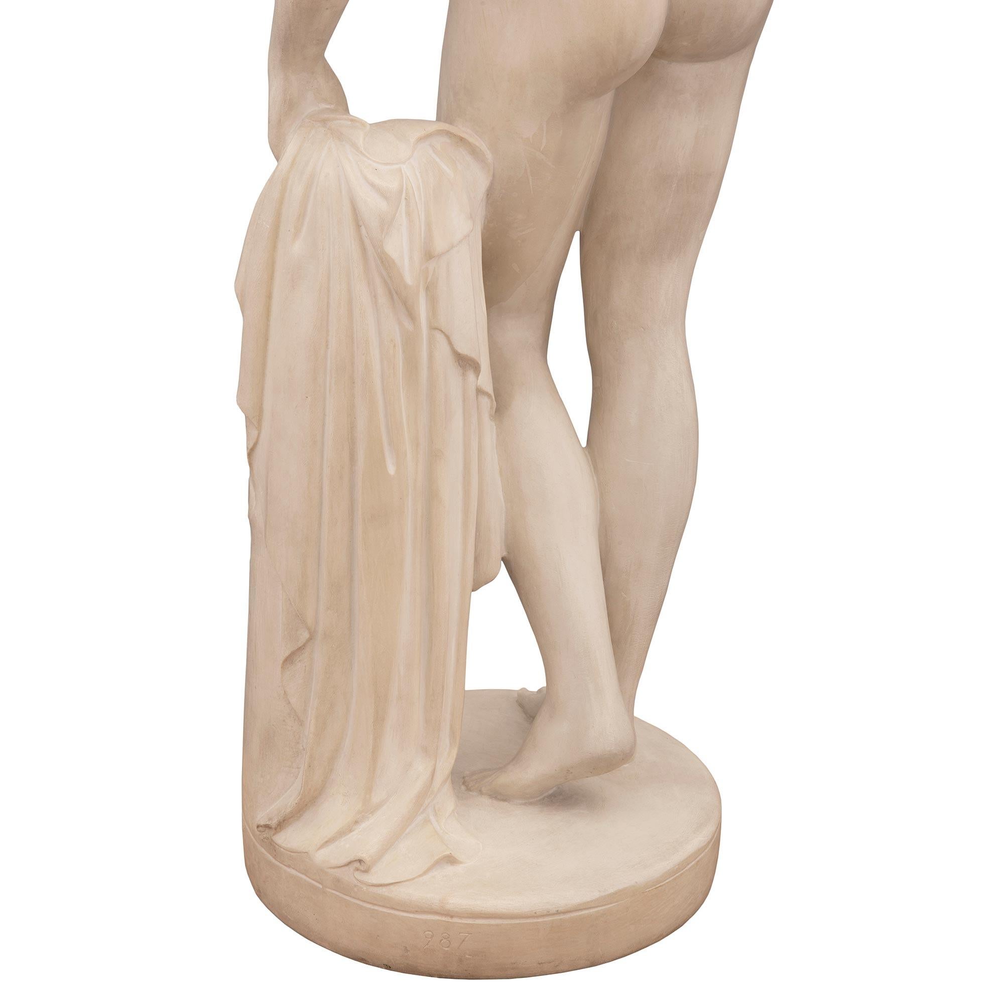 Continental 19th Century White Carrara Marble Statue of Venus For Sale 2