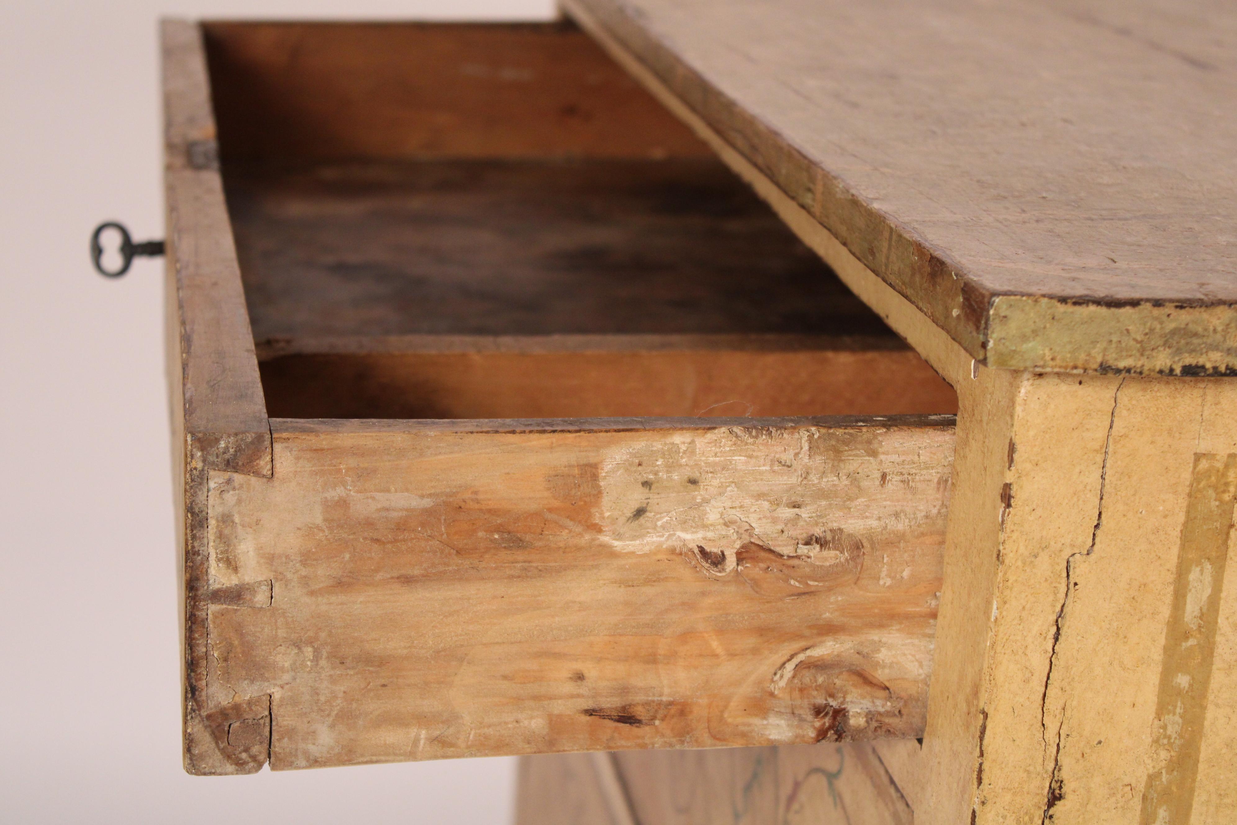 Commode continentale ancienne peinte de style Louis XVI en vente 6