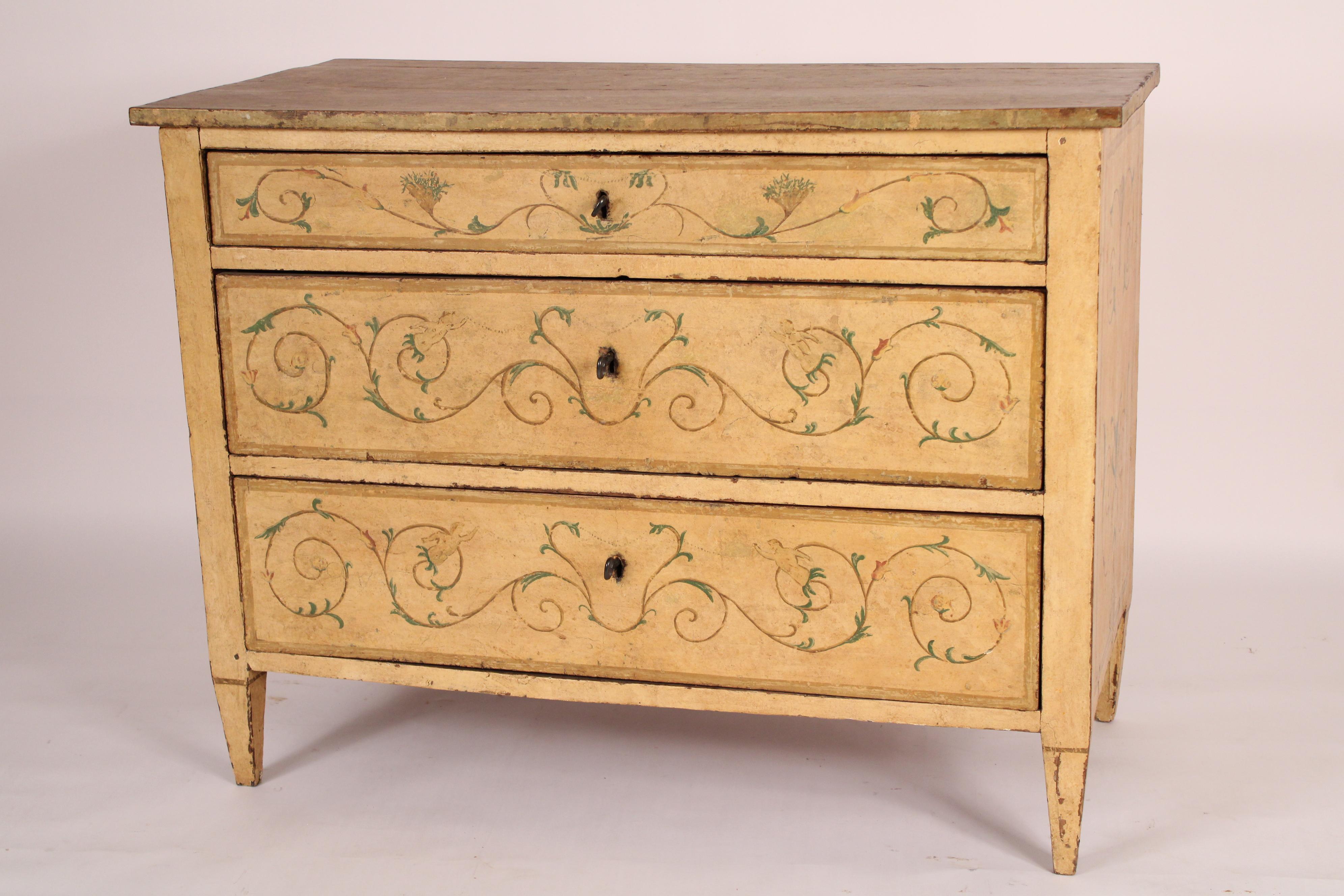 Européen Commode continentale ancienne peinte de style Louis XVI en vente