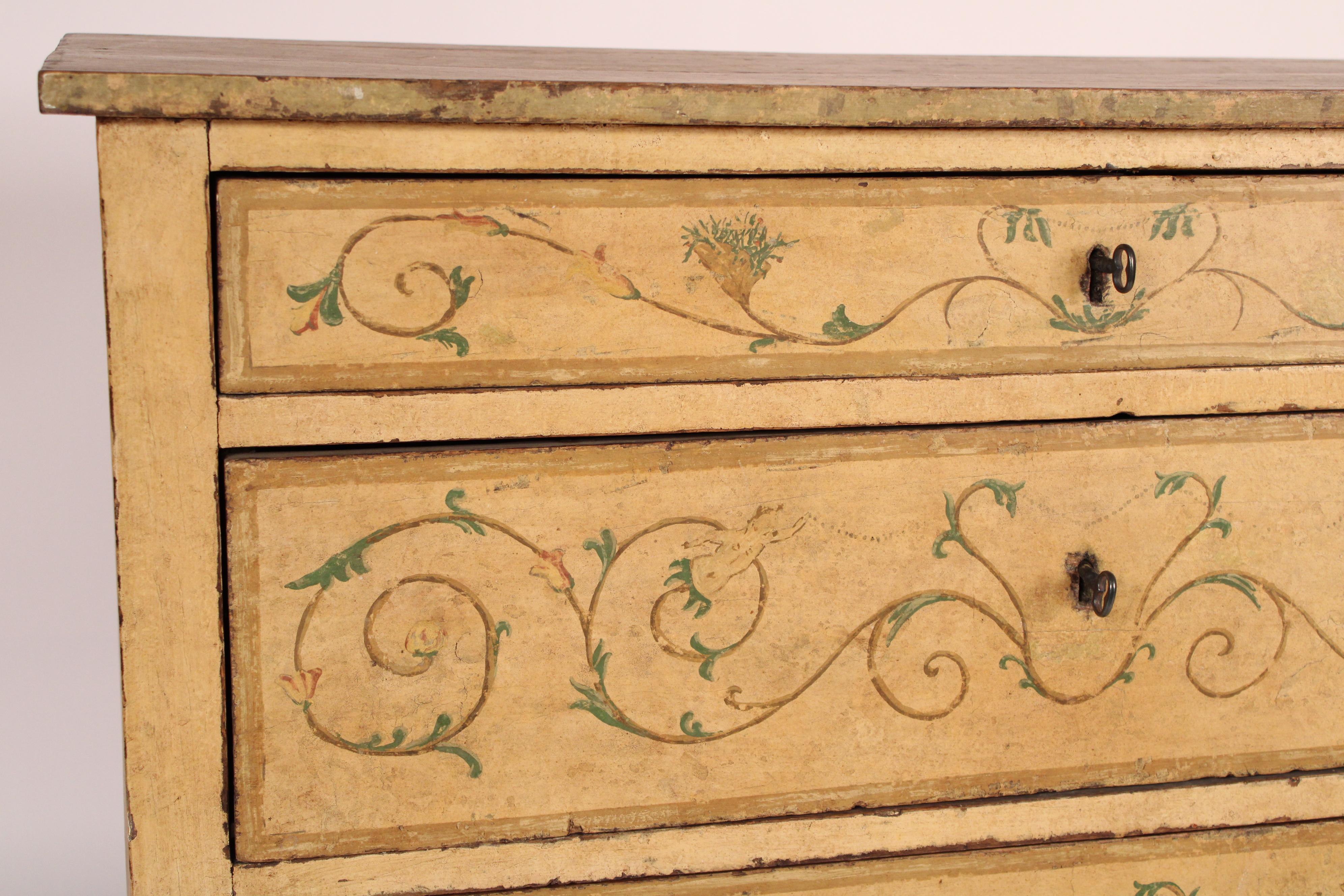 Commode continentale ancienne peinte de style Louis XVI en vente 1