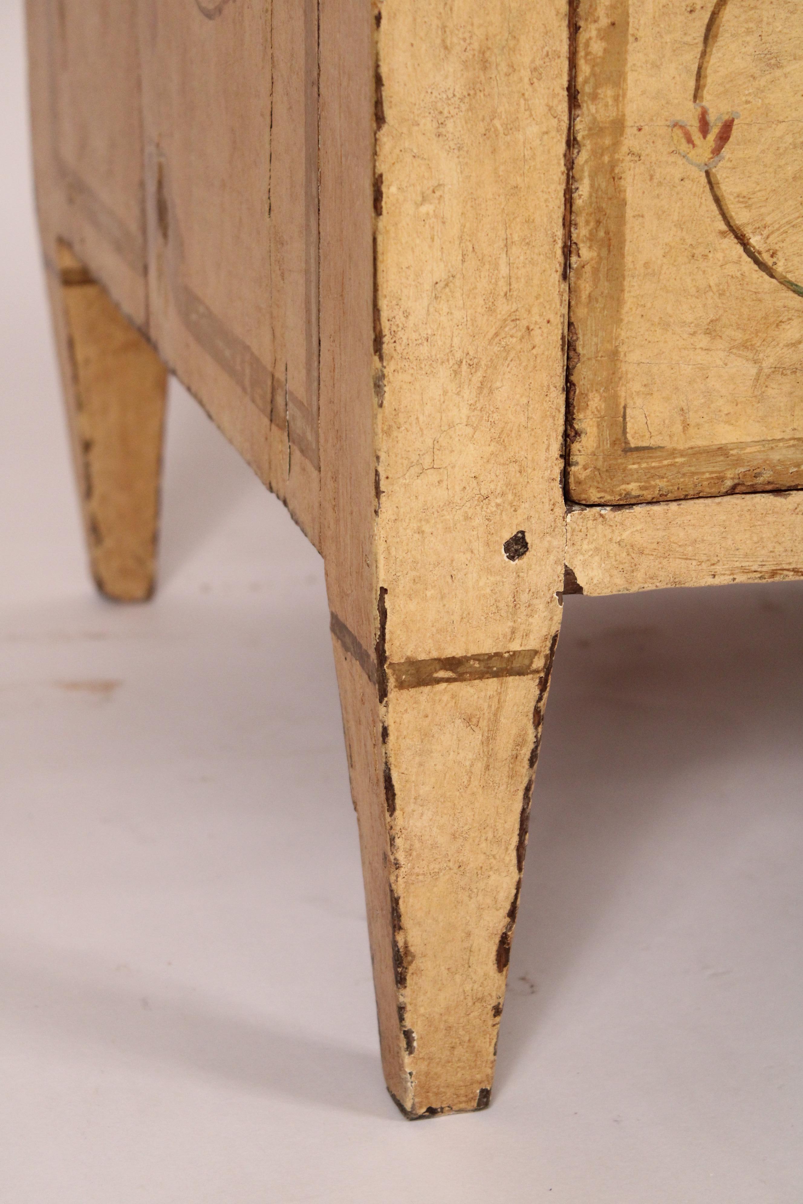 Commode continentale ancienne peinte de style Louis XVI en vente 2
