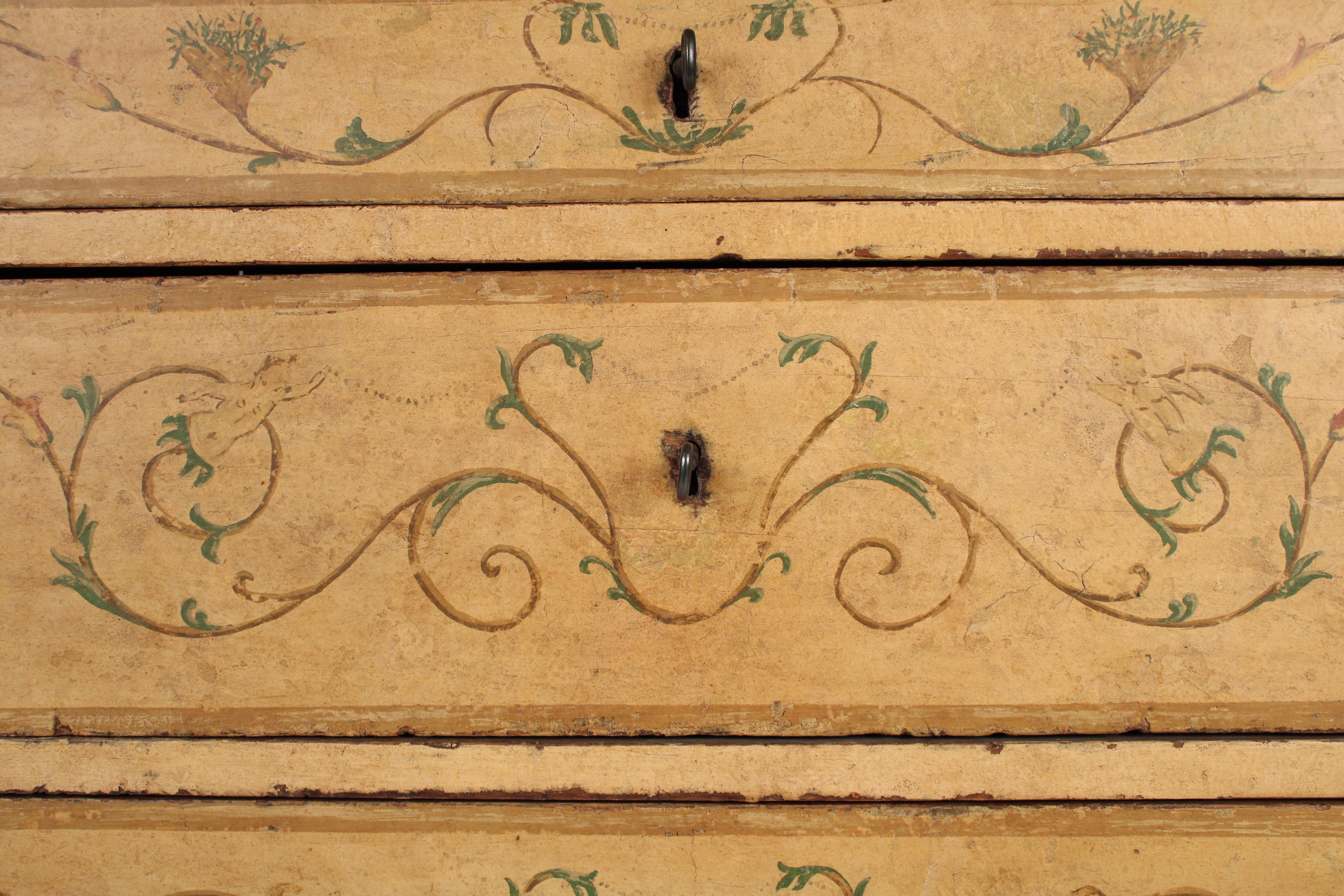 Commode continentale ancienne peinte de style Louis XVI en vente 3
