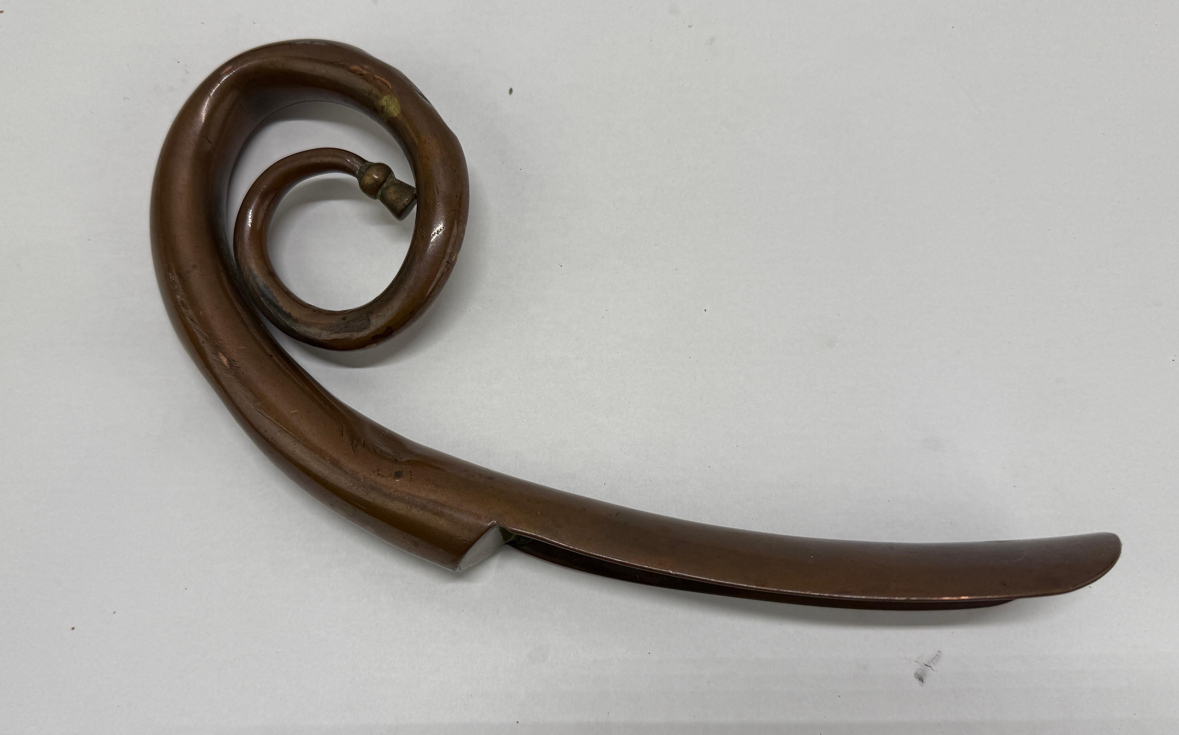 Continental Art Nouveau Bronze Shoehorn In the Form of a Hunting Horn C. 1900 For Sale 2