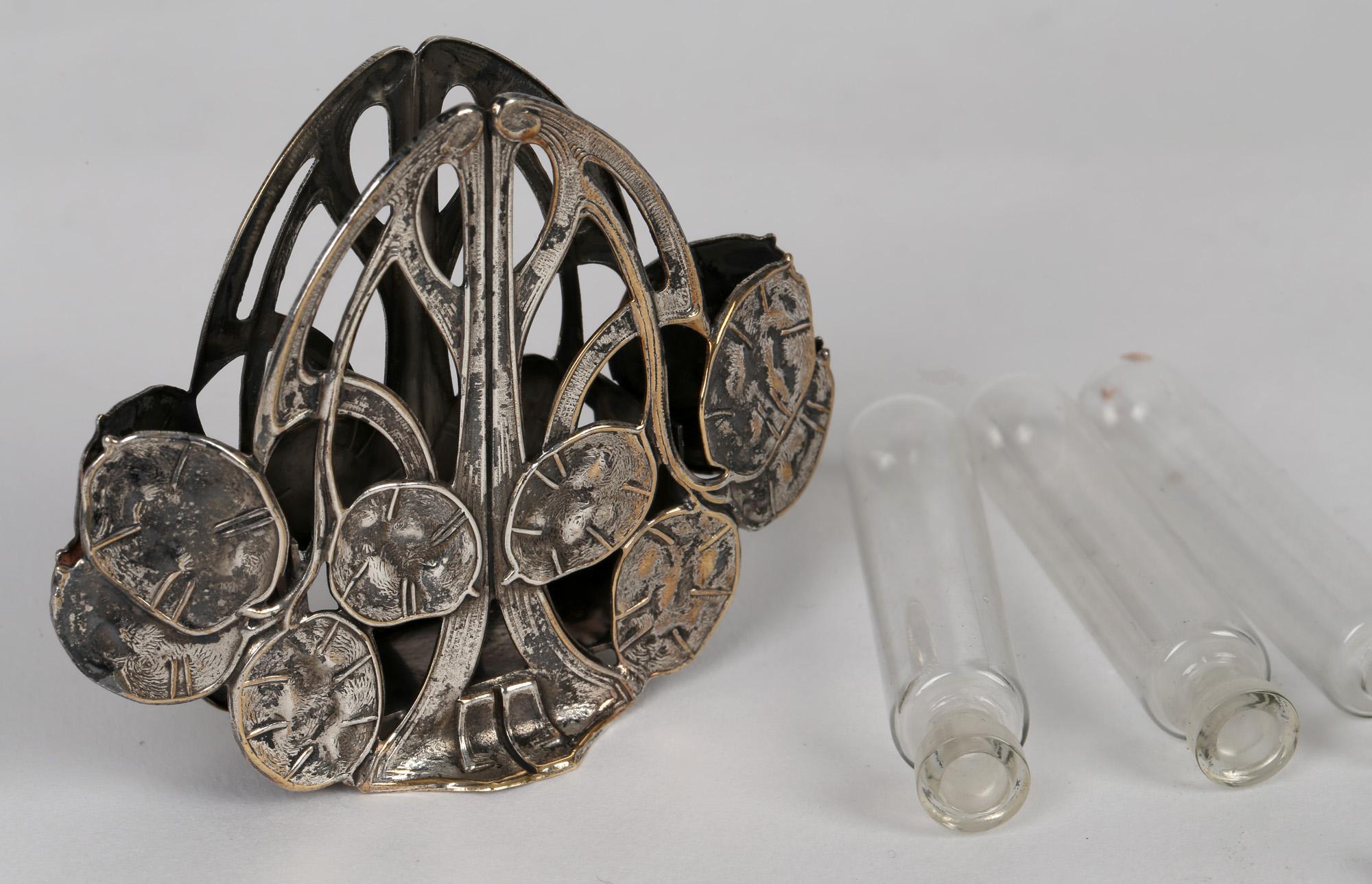 Continental Art Nouveau Silver Plated Seed Head Triple Scent Bottle Holder In Fair Condition For Sale In Bishop's Stortford, Hertfordshire