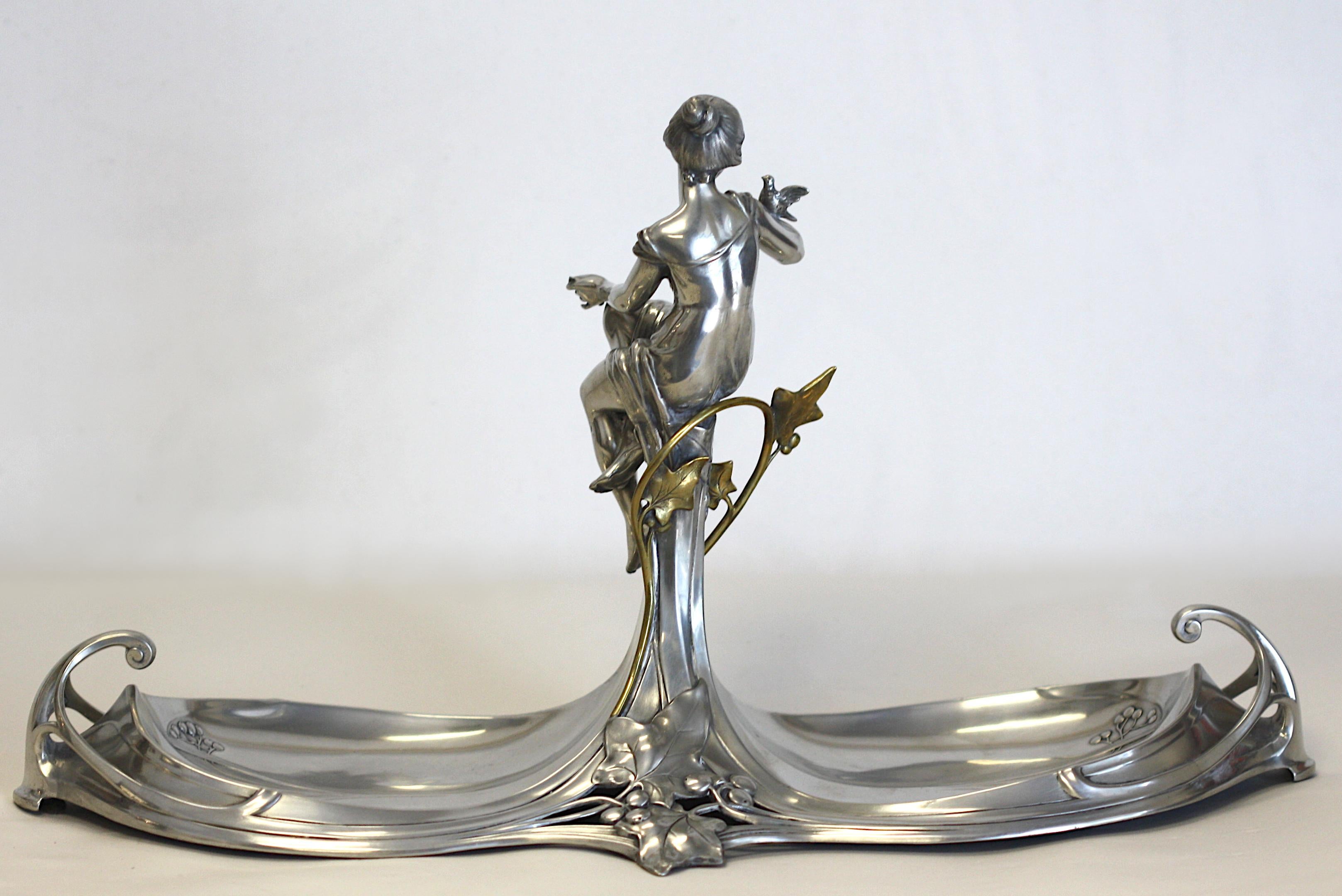 Continental Art Nouveau Silvered Metal Centerpiece In Good Condition For Sale In West Palm Beach, FL