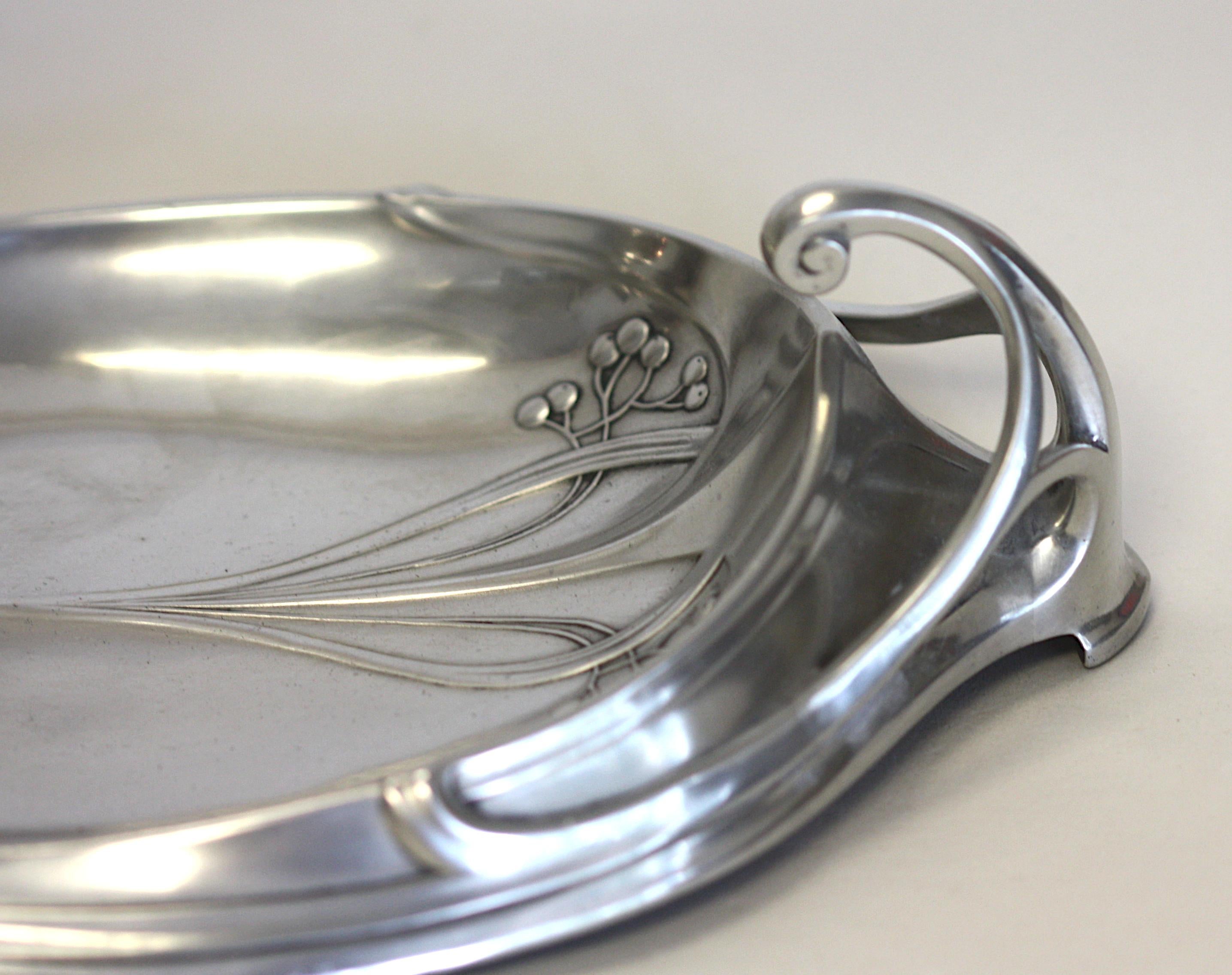 Centro de mesa de metal plateado Art Nouveau continental Silver en venta