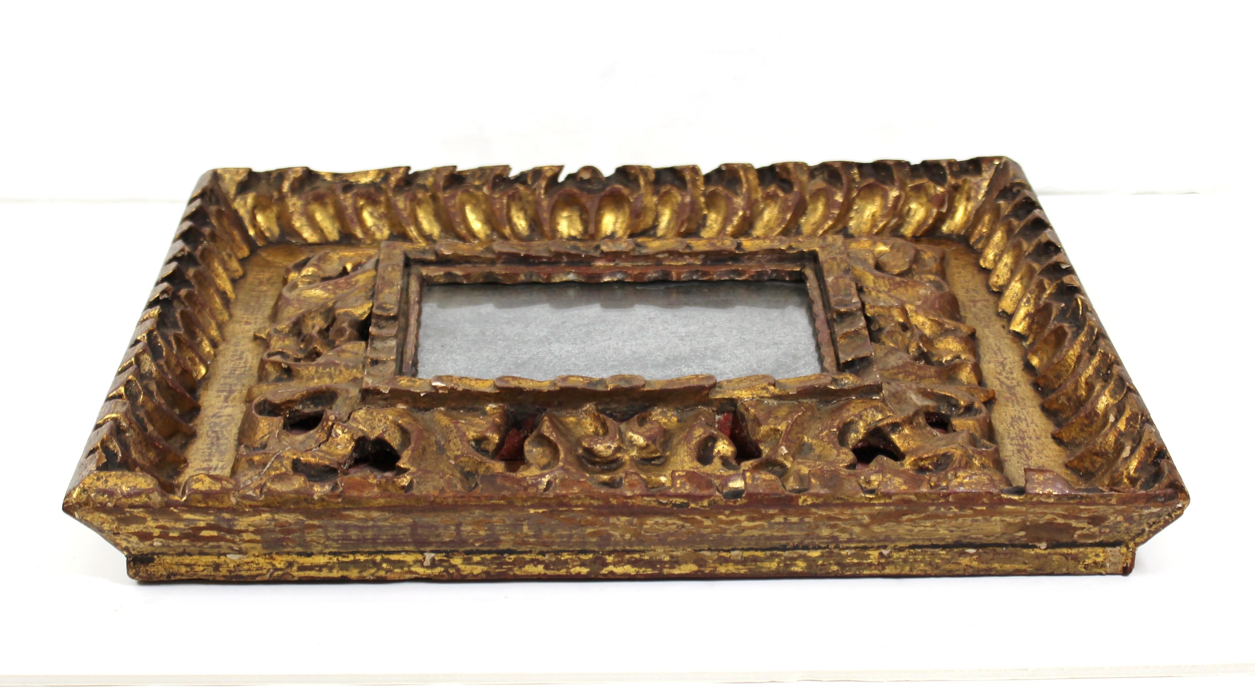 Continental Baroque Giltwood Frame with Heavy Carved Foliage In Good Condition For Sale In New York, NY