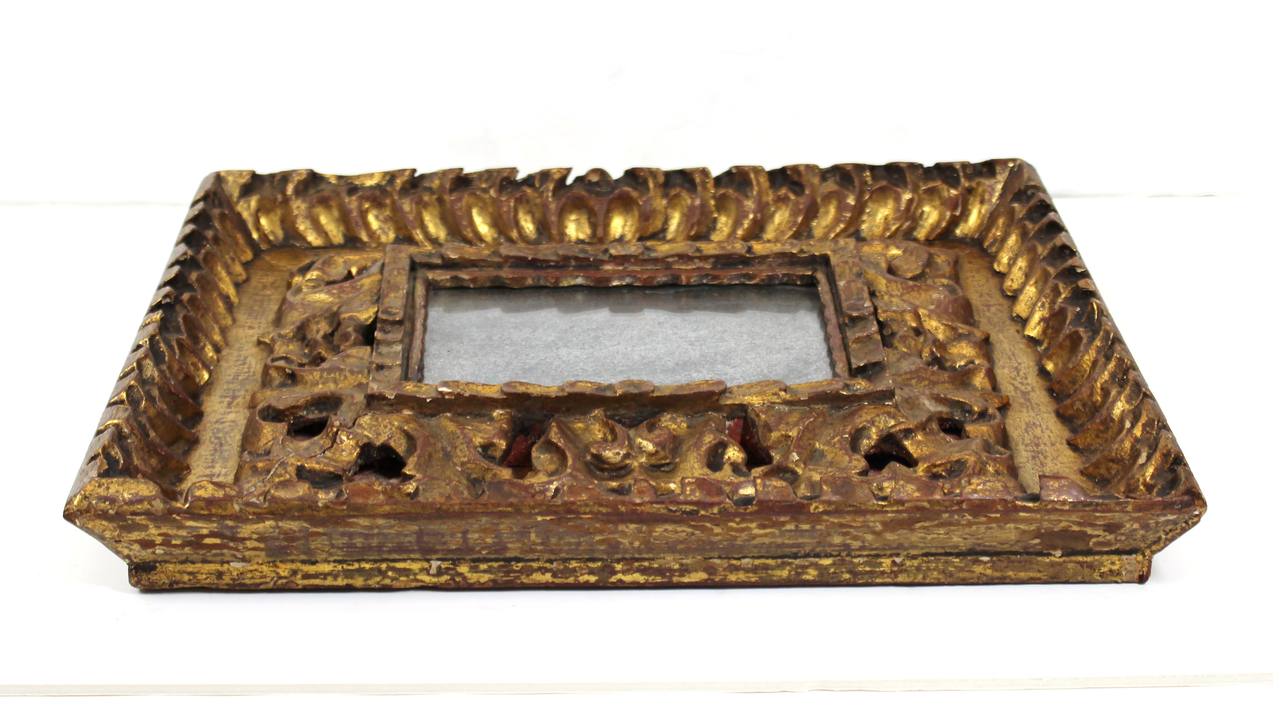 Continental Baroque Giltwood Frame with Heavy Carved Foliage In Good Condition In Astoria, NY