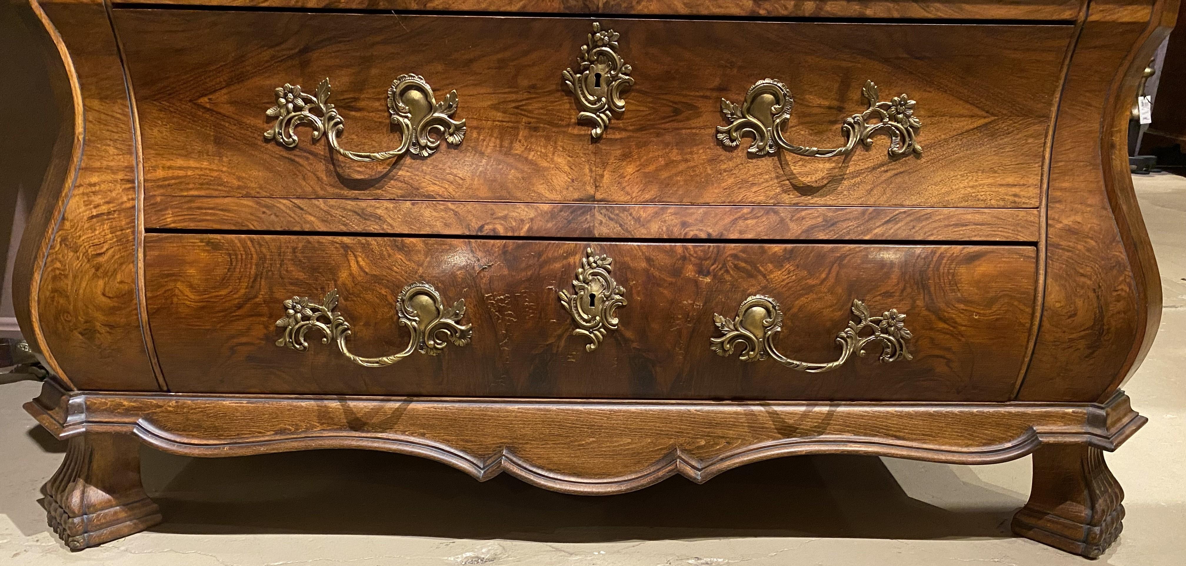 Continental Baroque Revival Burled Walnut Cabinet in a Bombé Form For Sale 4