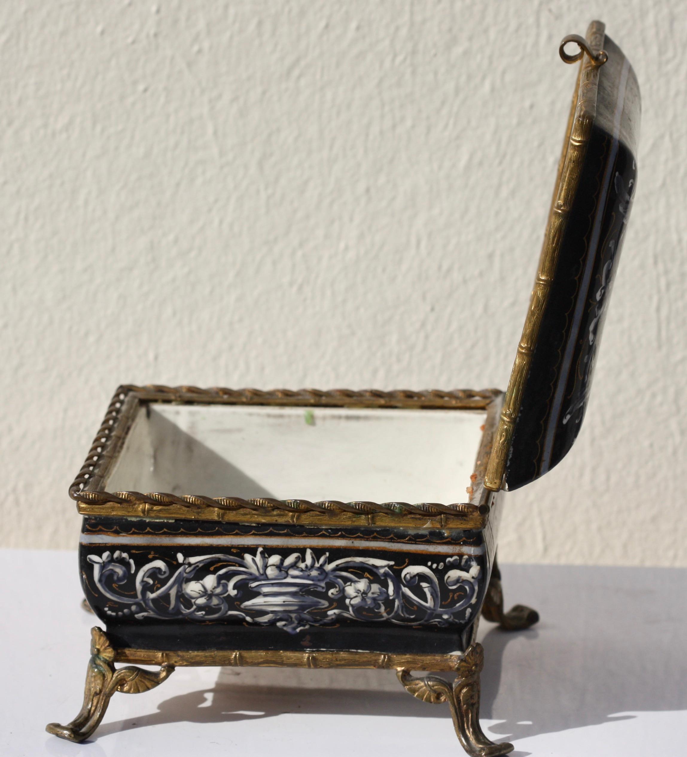 Émail Boîte en émail montée sur bronze doré de style baroque continental, fin du 19ème siècle en vente