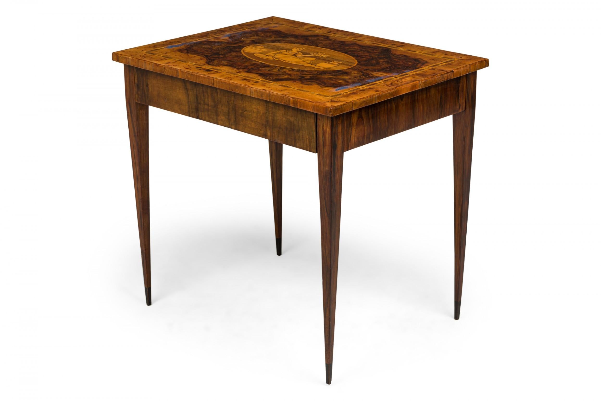Kontinentales Biedermeier (19. Jh., möglicherweise deutsch), rechteckiger Beistelltisch aus Wurzelholz mit ausziehbarer Schublade, helles, kontrastierendes Holzmarketerie-Furnier, bemerkenswert für sein zentrales ovales Design, das ein attraktives,