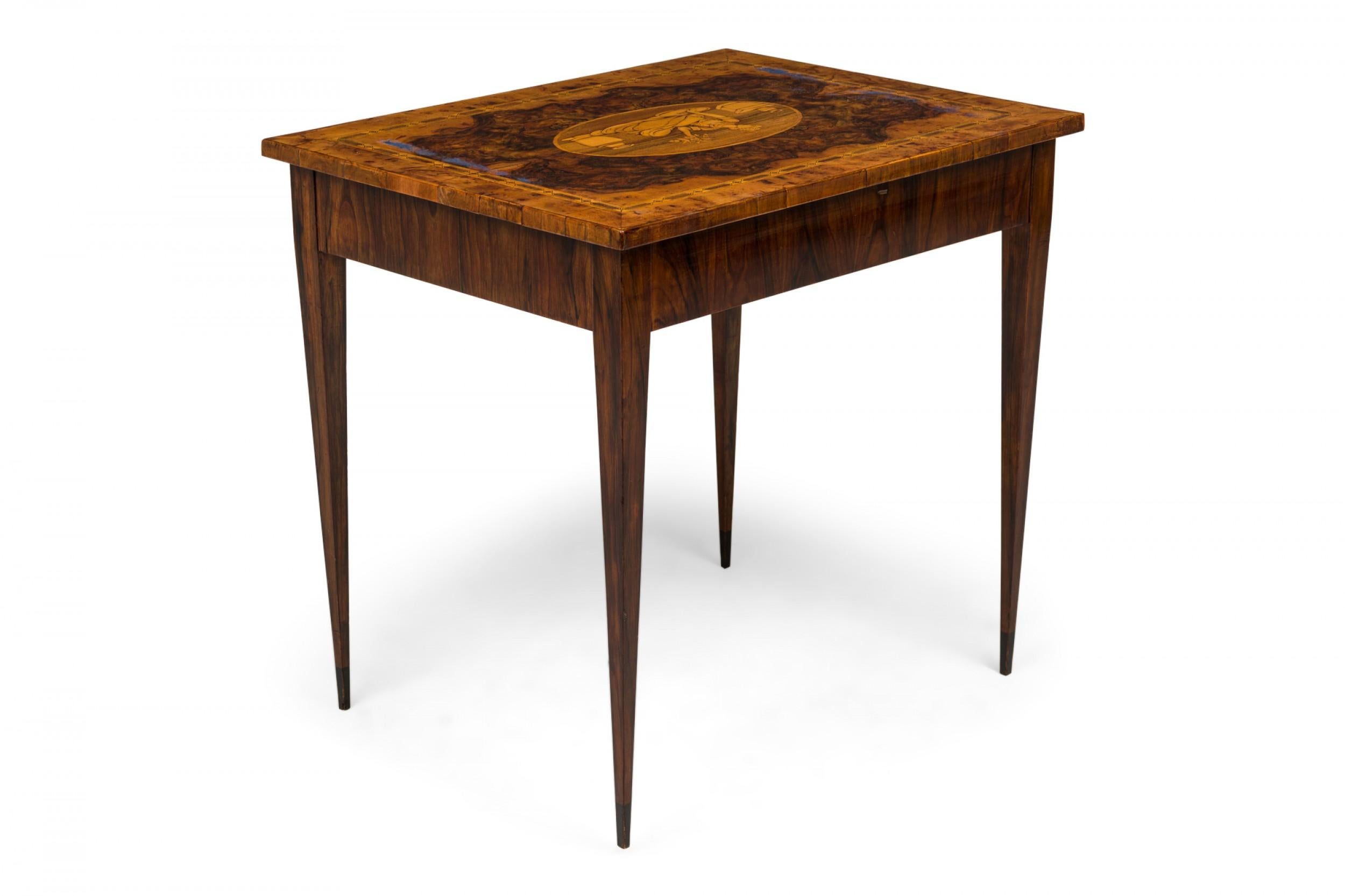 Kontinentaler Biedermeier-Beistelltisch mit Intarsien aus Wurzelholzfurnier (Furnier) im Angebot