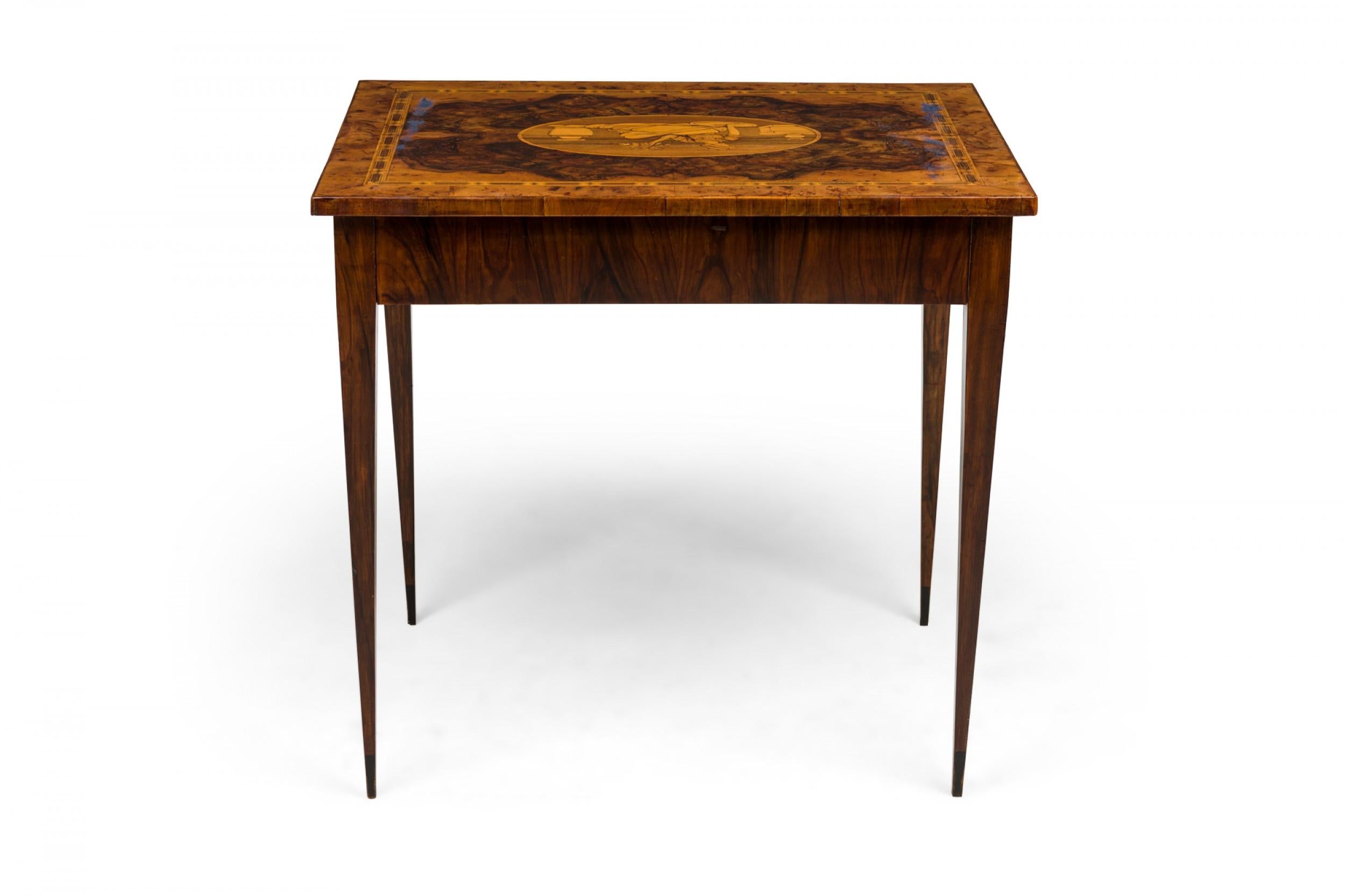 Kontinentaler Biedermeier-Beistelltisch mit Intarsien aus Wurzelholzfurnier im Zustand „Gut“ im Angebot in Queens, NY