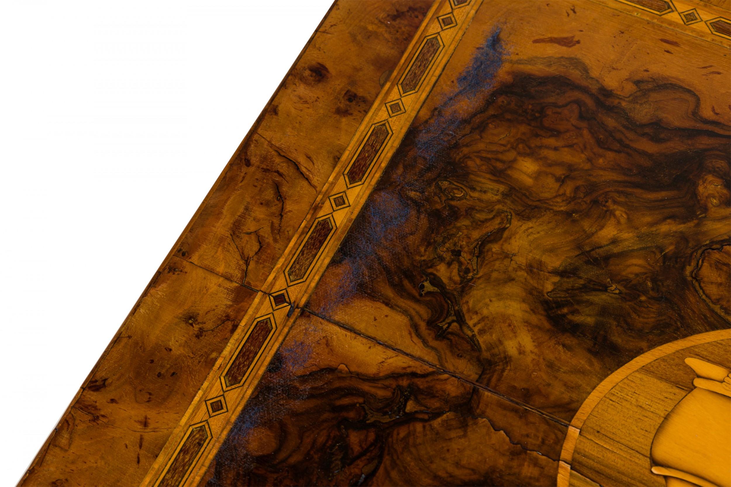 Kontinentaler Biedermeier-Beistelltisch mit Intarsien aus Wurzelholzfurnier (Holz) im Angebot