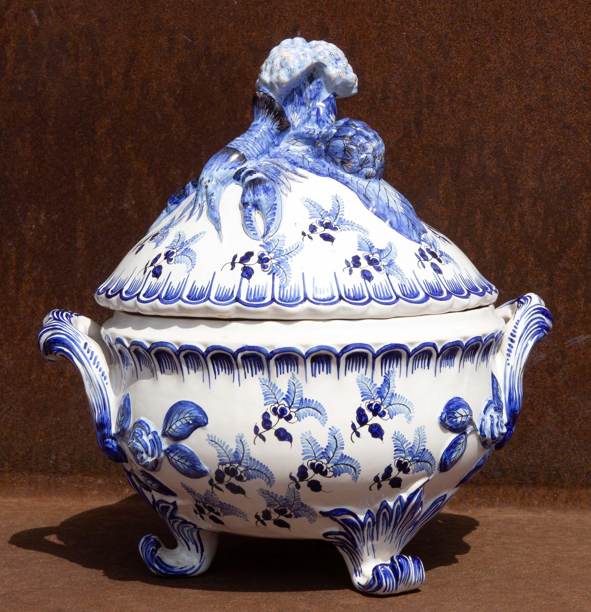 Beautiful blue and white continental covered tureen. Decorated with lobster, artichoke and other vegetables. 19th century.
Possibly Portuguese. 
 