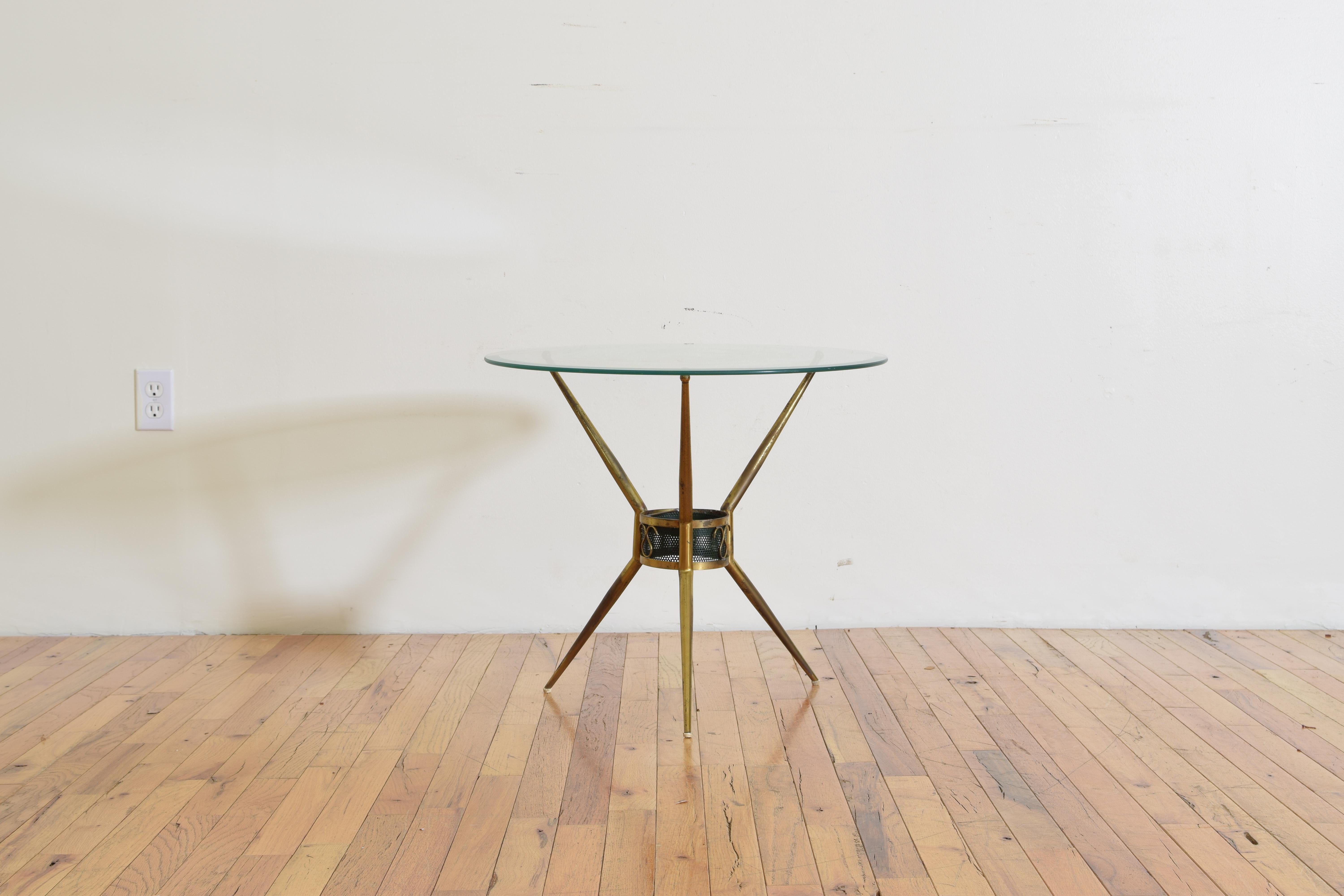 The circular top with beveled edge atop a tripartite base with a central metal ring.
