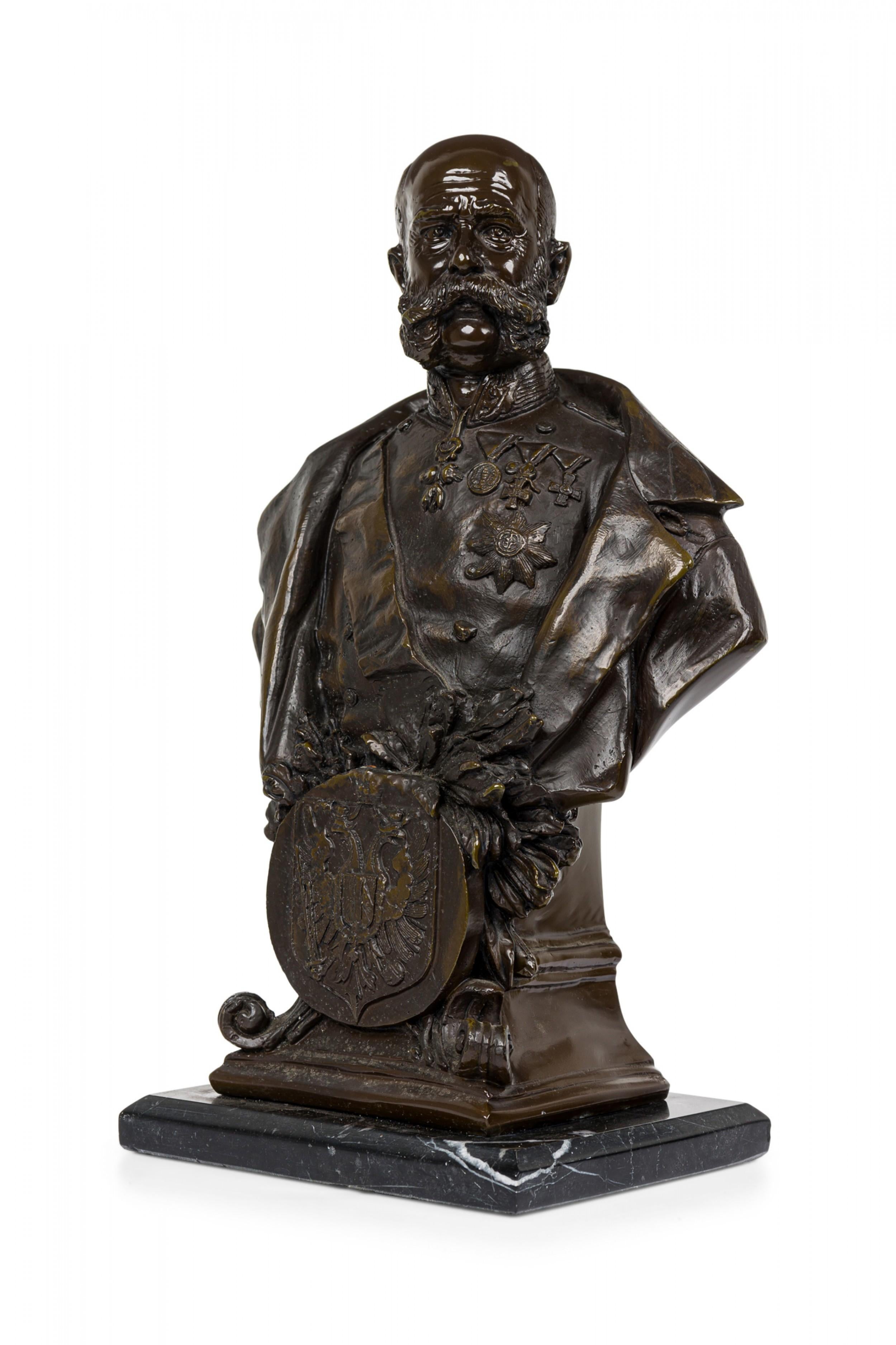 Busto in bronzo continentale di un dignitario / ufficiale militare baffuto in vendita 2