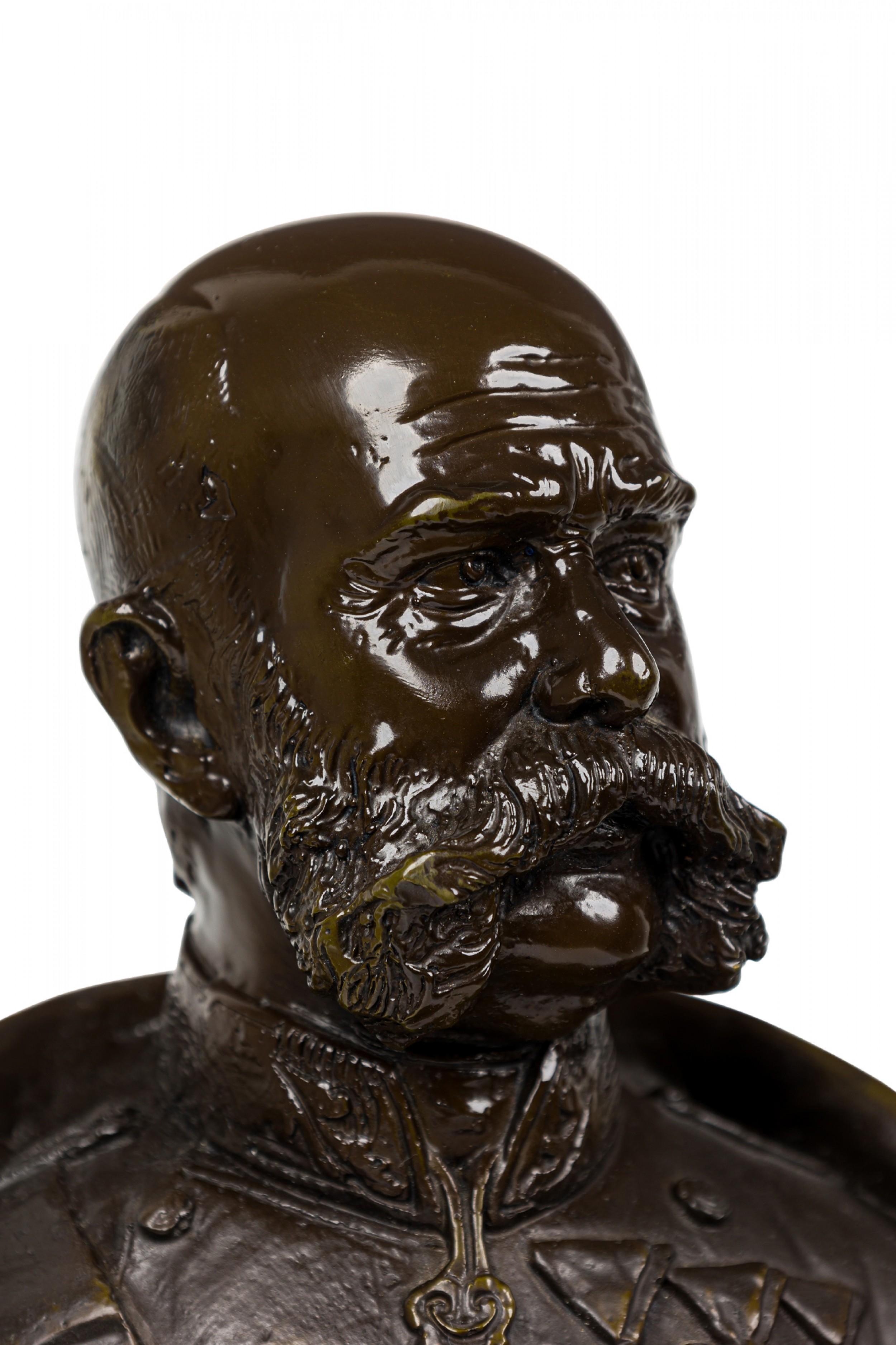 Biedermeier Busto in bronzo continentale di un dignitario / ufficiale militare baffuto in vendita