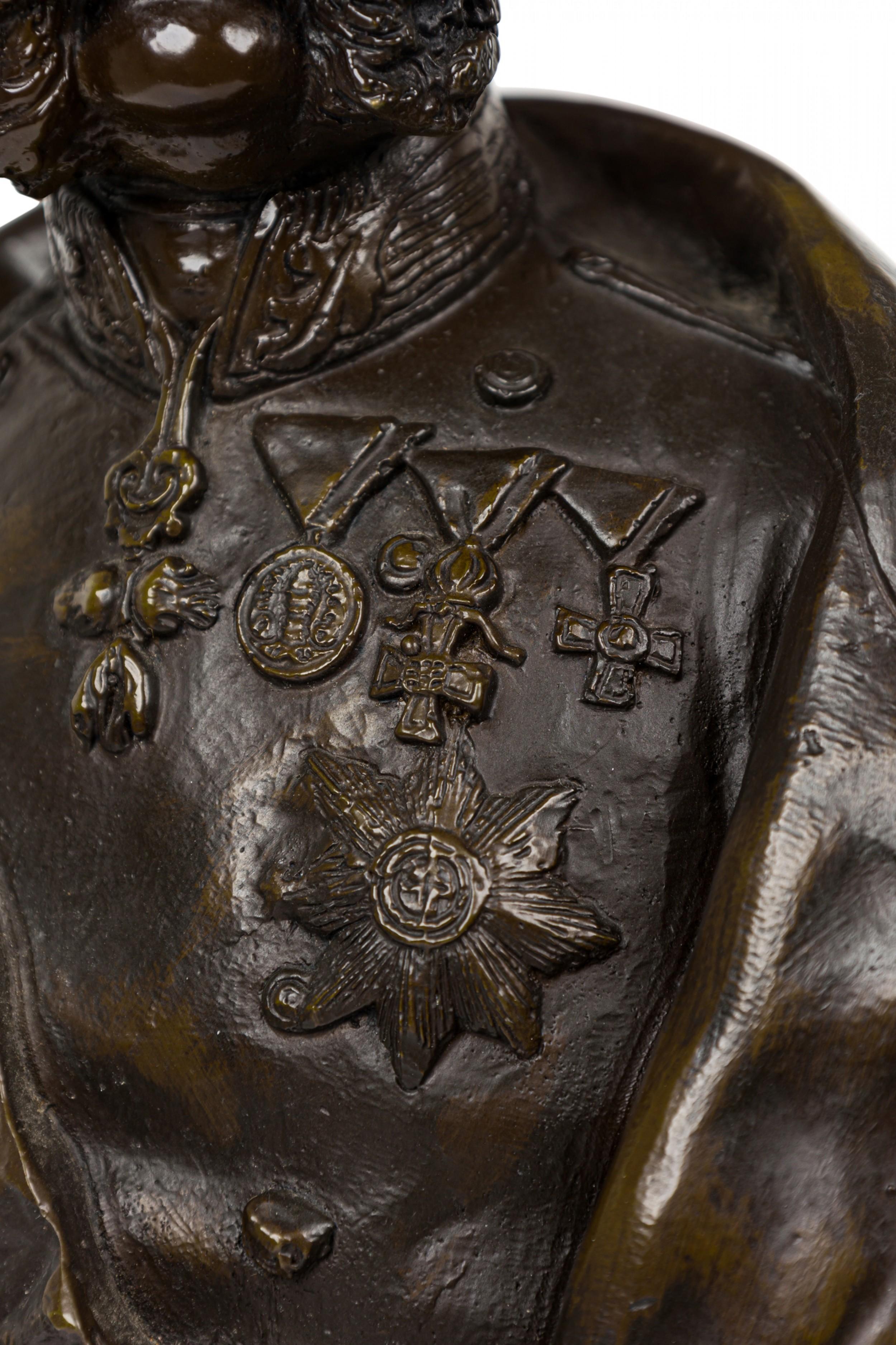 Smussato Busto in bronzo continentale di un dignitario / ufficiale militare baffuto in vendita