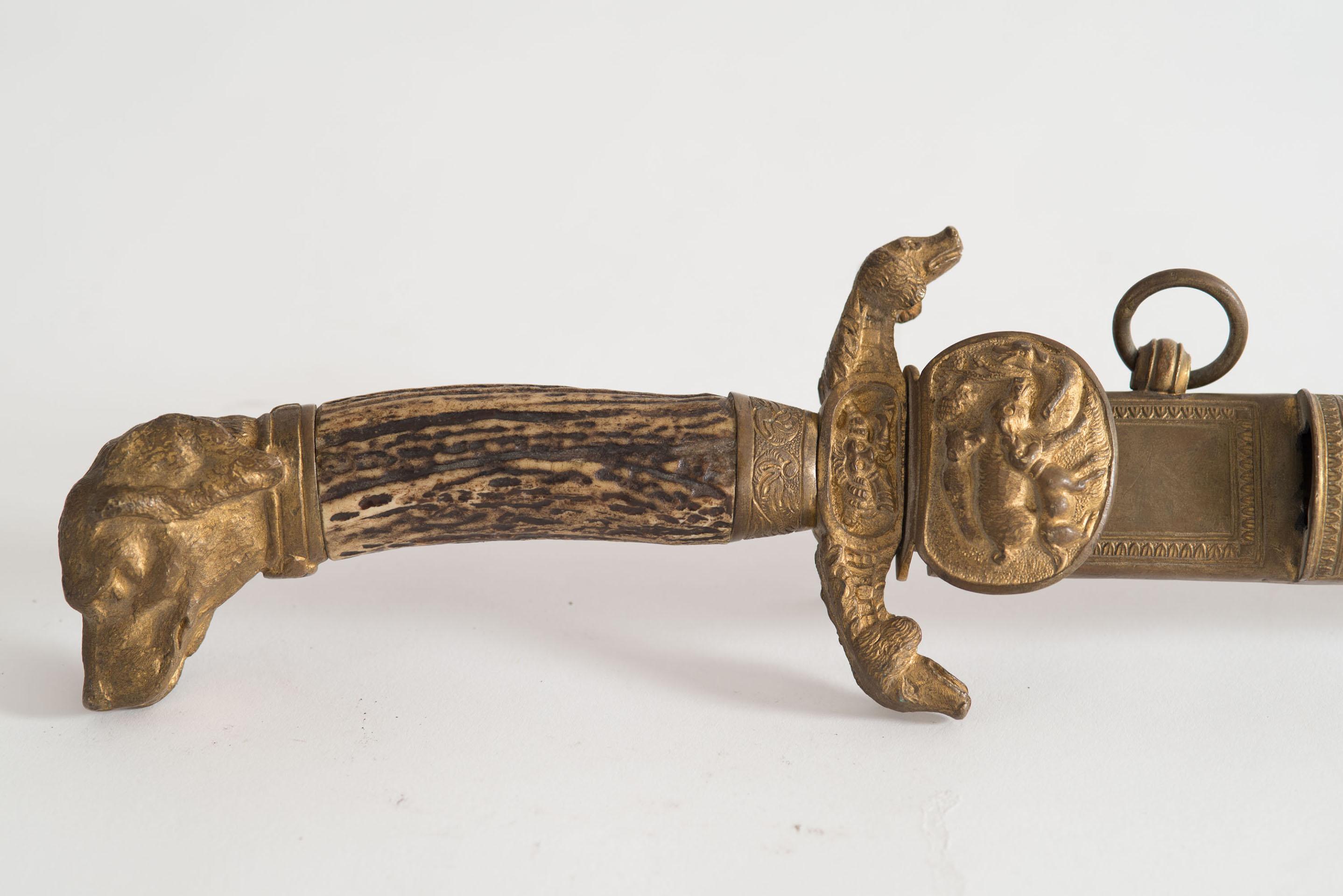 Continental Bronze Dore Ceremonial Dog Pommel Sword with Scabbard (épée d'apparat pour chien avec fourreau) État moyen - En vente à Queens, NY