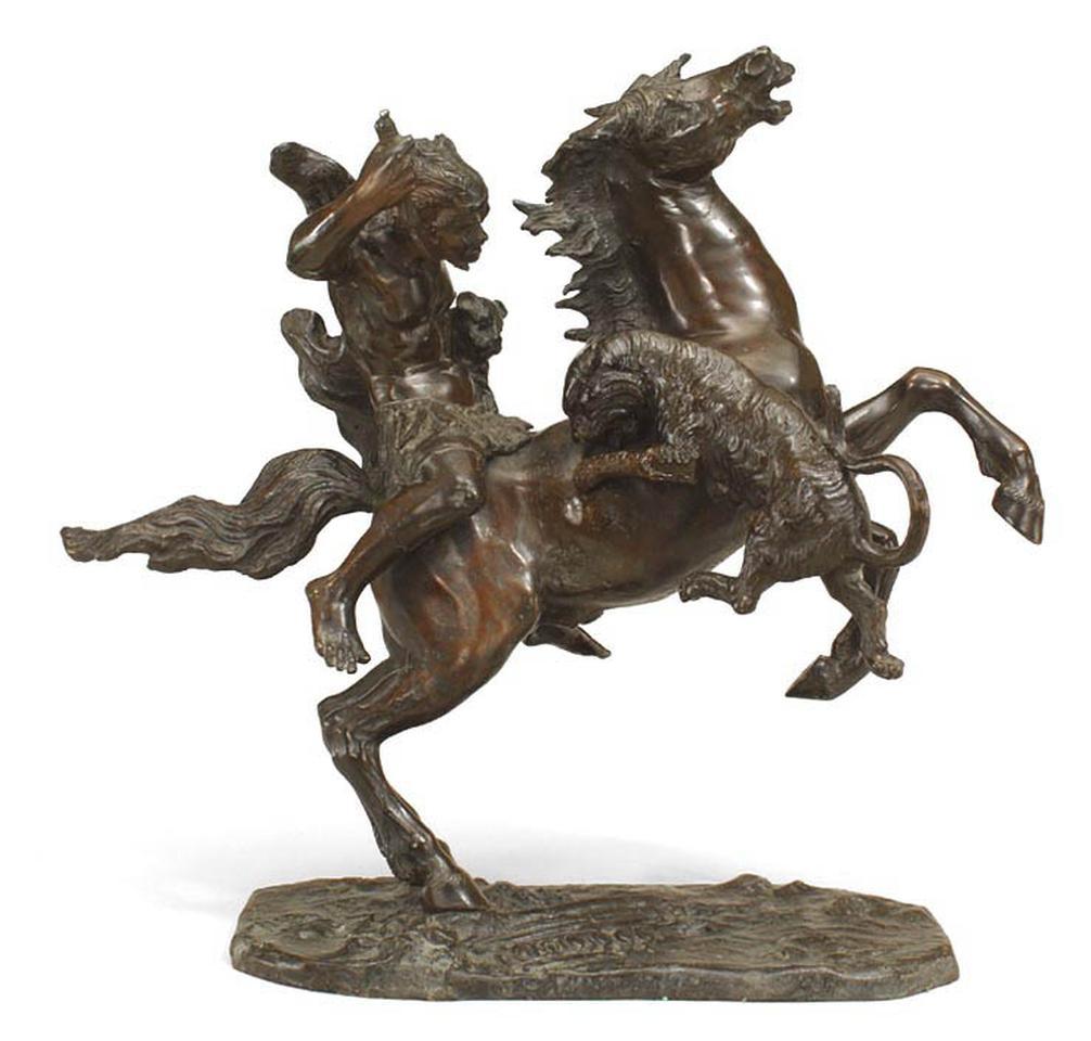 Kontinentale (19. Jh.) Bronze einer nubischen Figur auf einem sich aufbäumenden Pferd, die ein Junges hält und von einem Tiger angegriffen wird.
     
