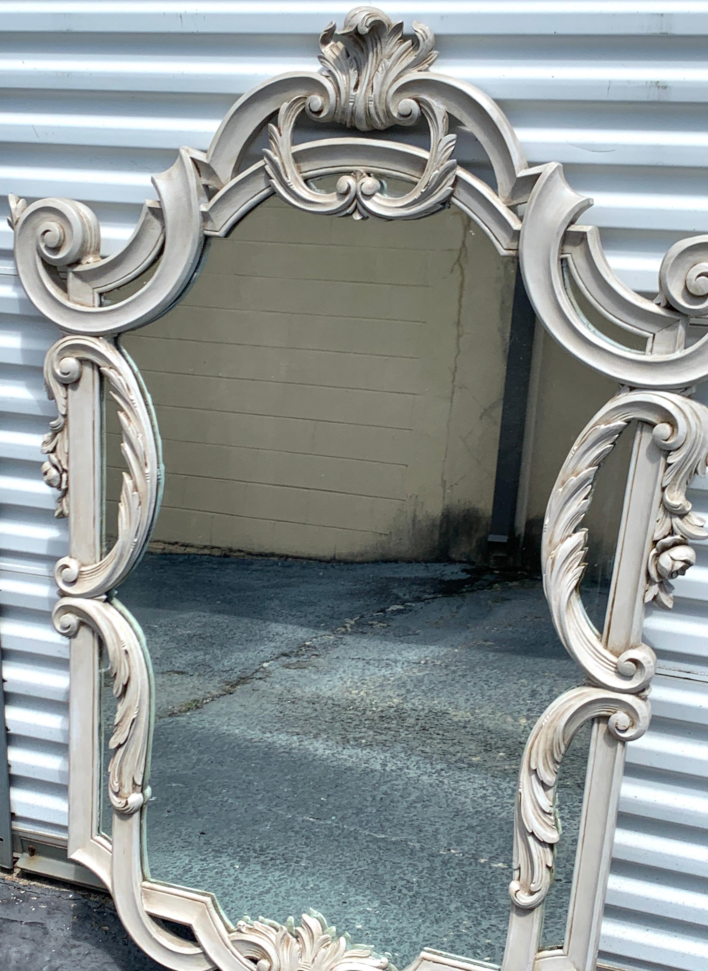 Continental Carved Neoclassical Grey Painted Shield Mirror In Good Condition For Sale In West Palm Beach, FL