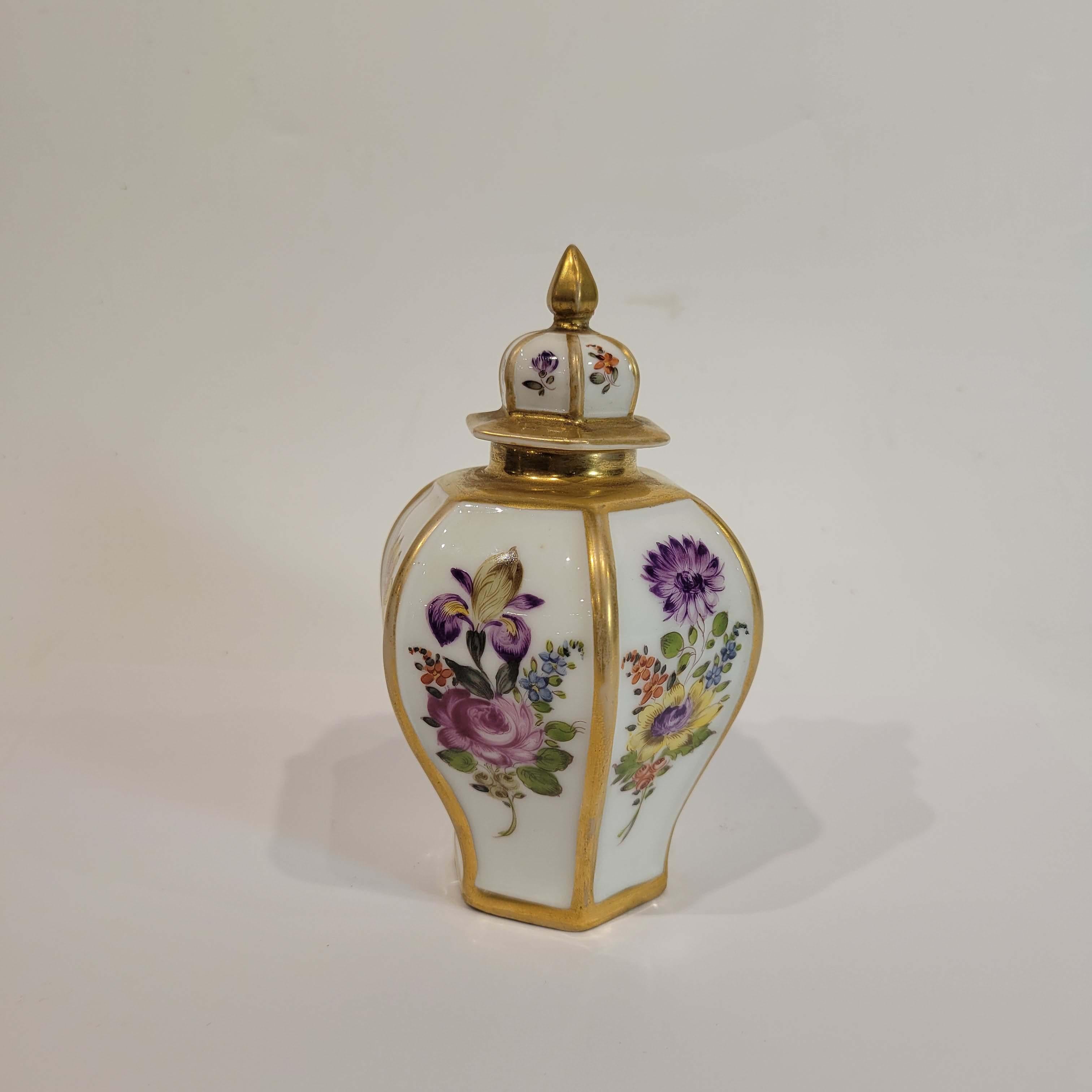 Beautifully hand painted and gilded in Meissen manner, circa mid to late 19th century is this porcelain tea caddy in great condition.
Underglazed blue markings underneath.