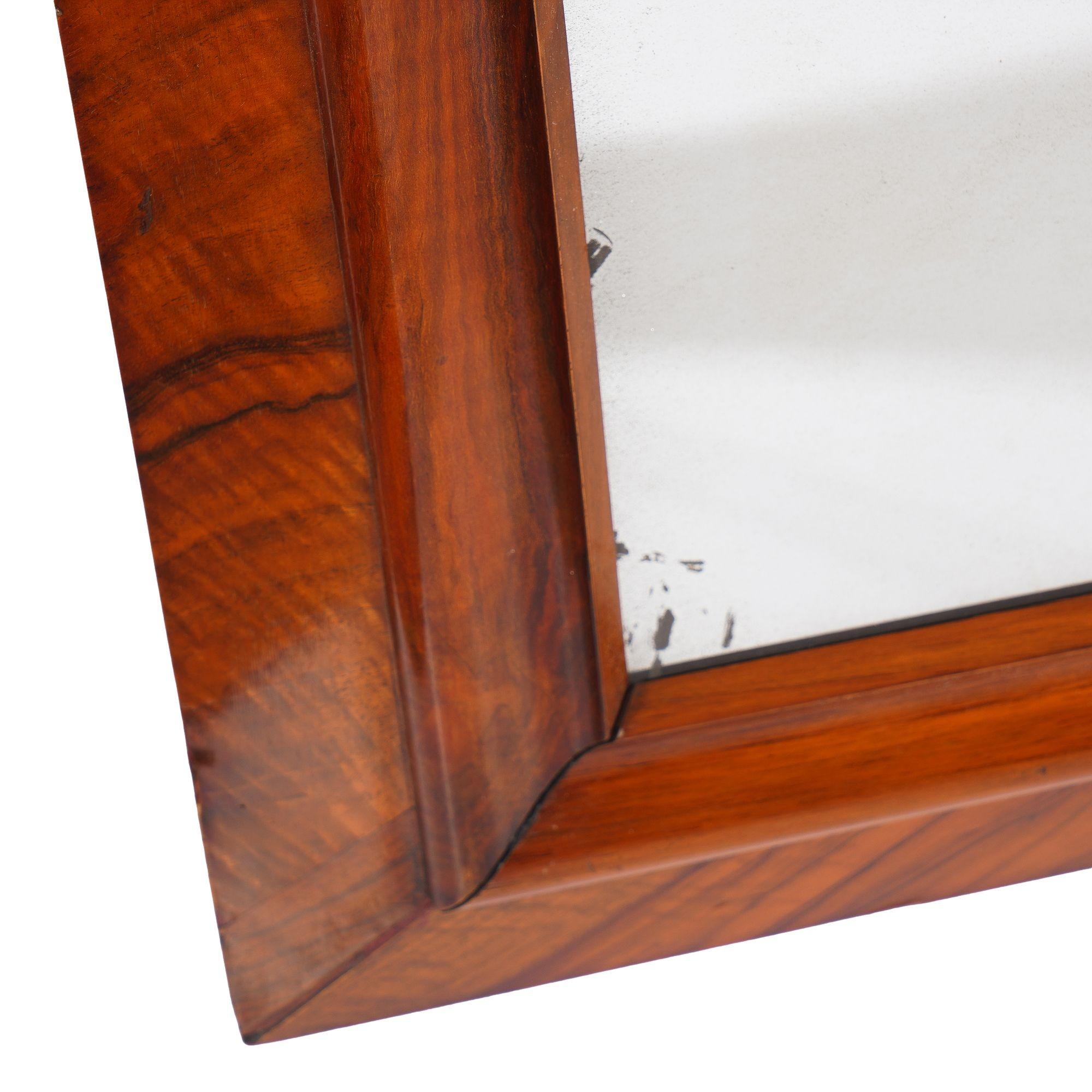 Biedermeier Miroir continental en noyer à bandes croisées, C.I.C. 1825 en vente