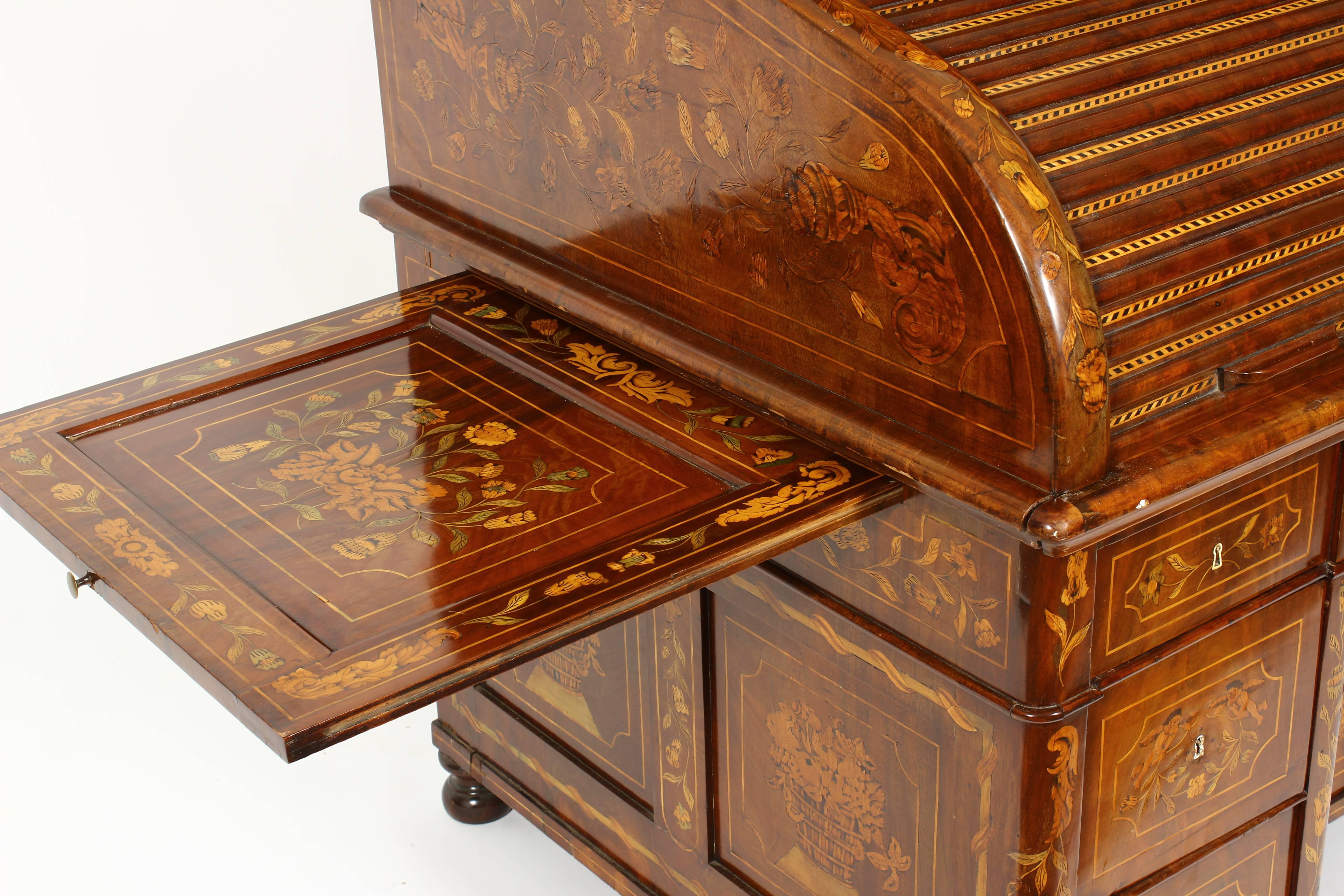 Continental Dutch Inlaid Roll Top Desk, 18th-19th Century In Good Condition For Sale In Litchfield, CT