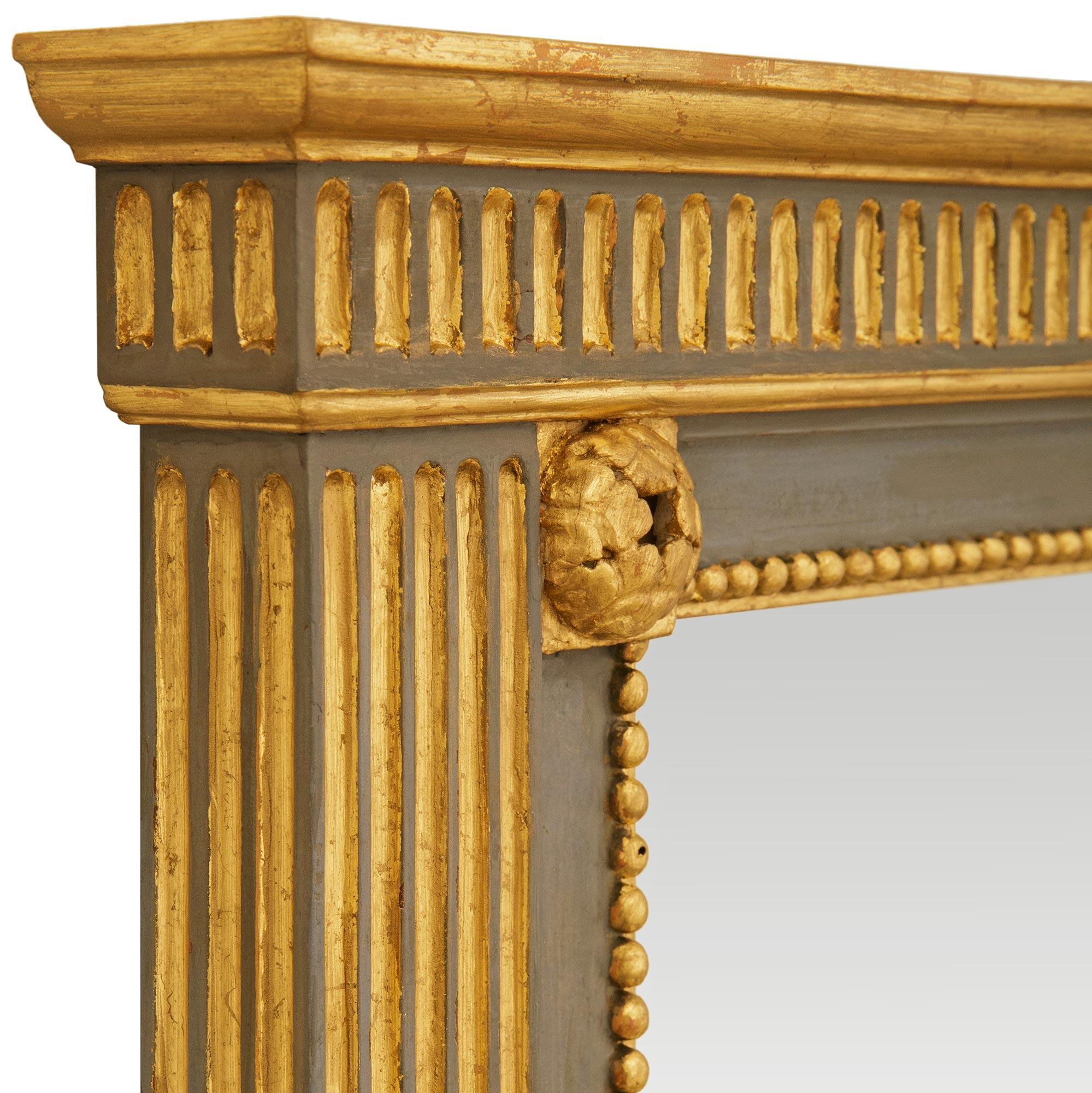 Kontinentale frühes 19. Jahrhundert Neo-Klassische St. patiniert und Giltwood Spiegel (Unbekannt) im Angebot