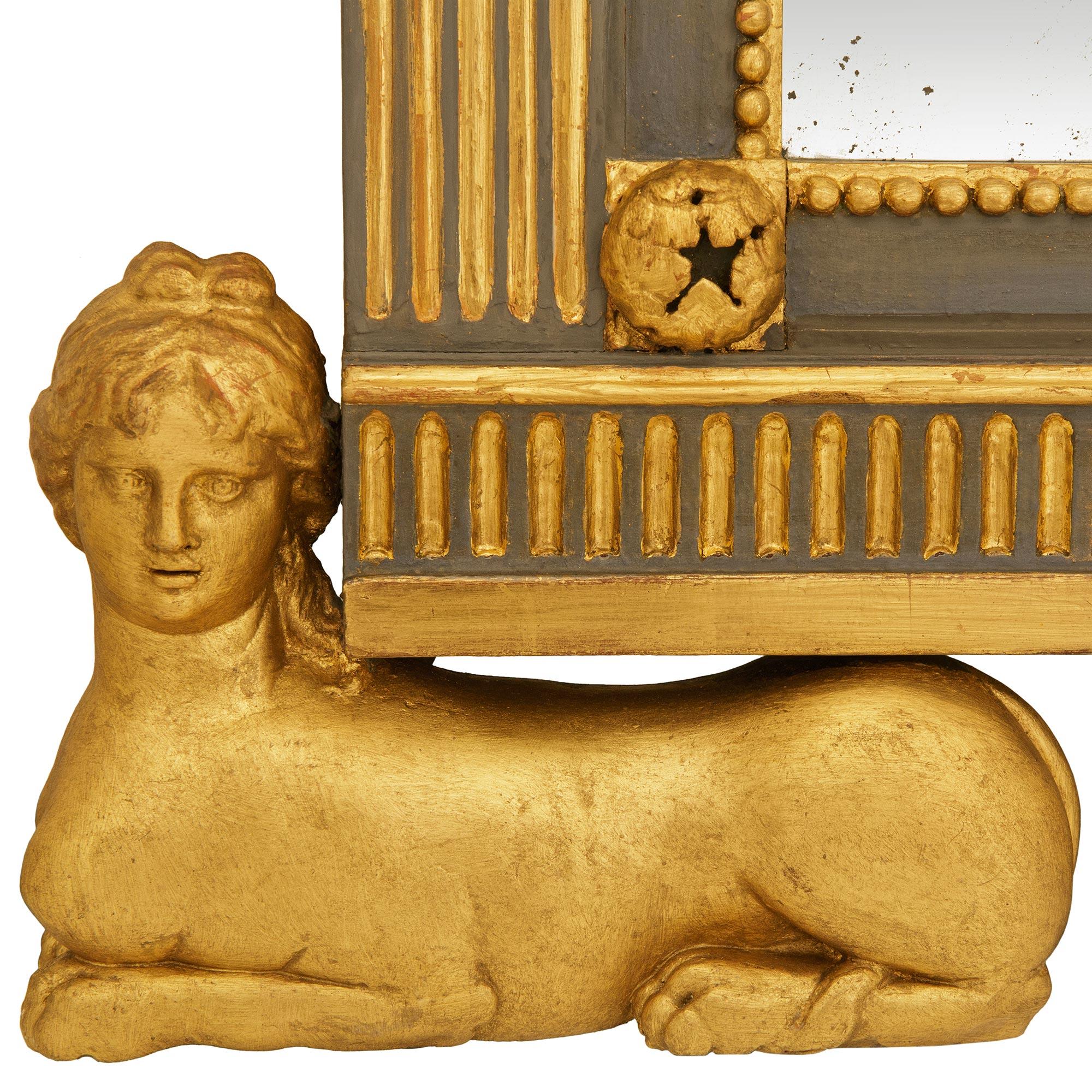 Kontinentale frühes 19. Jahrhundert Neo-Klassische St. patiniert und Giltwood Spiegel im Angebot 1