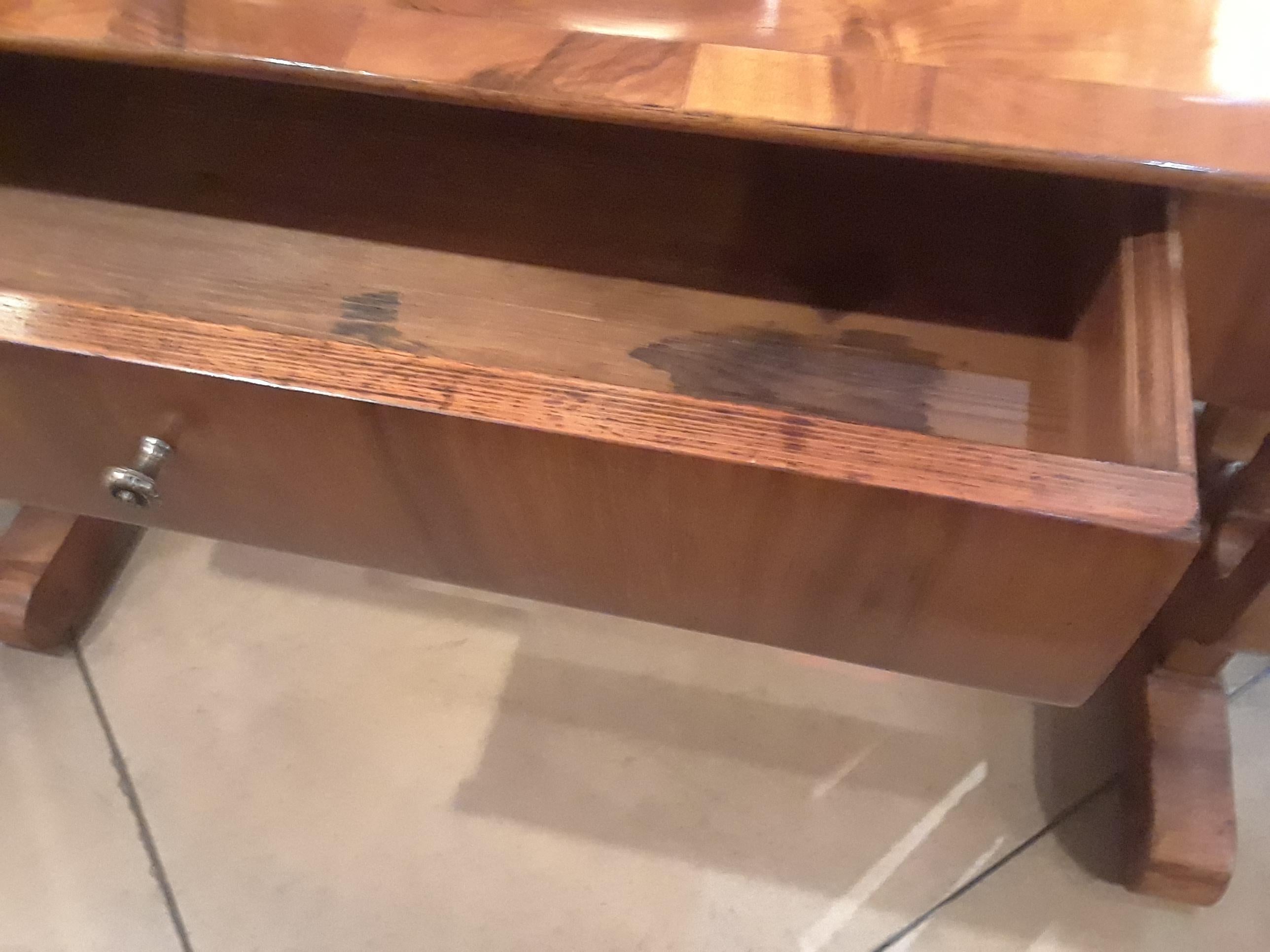 Russian Empire period Walnut Sofa Table In Good Condition For Sale In Montreal, QC