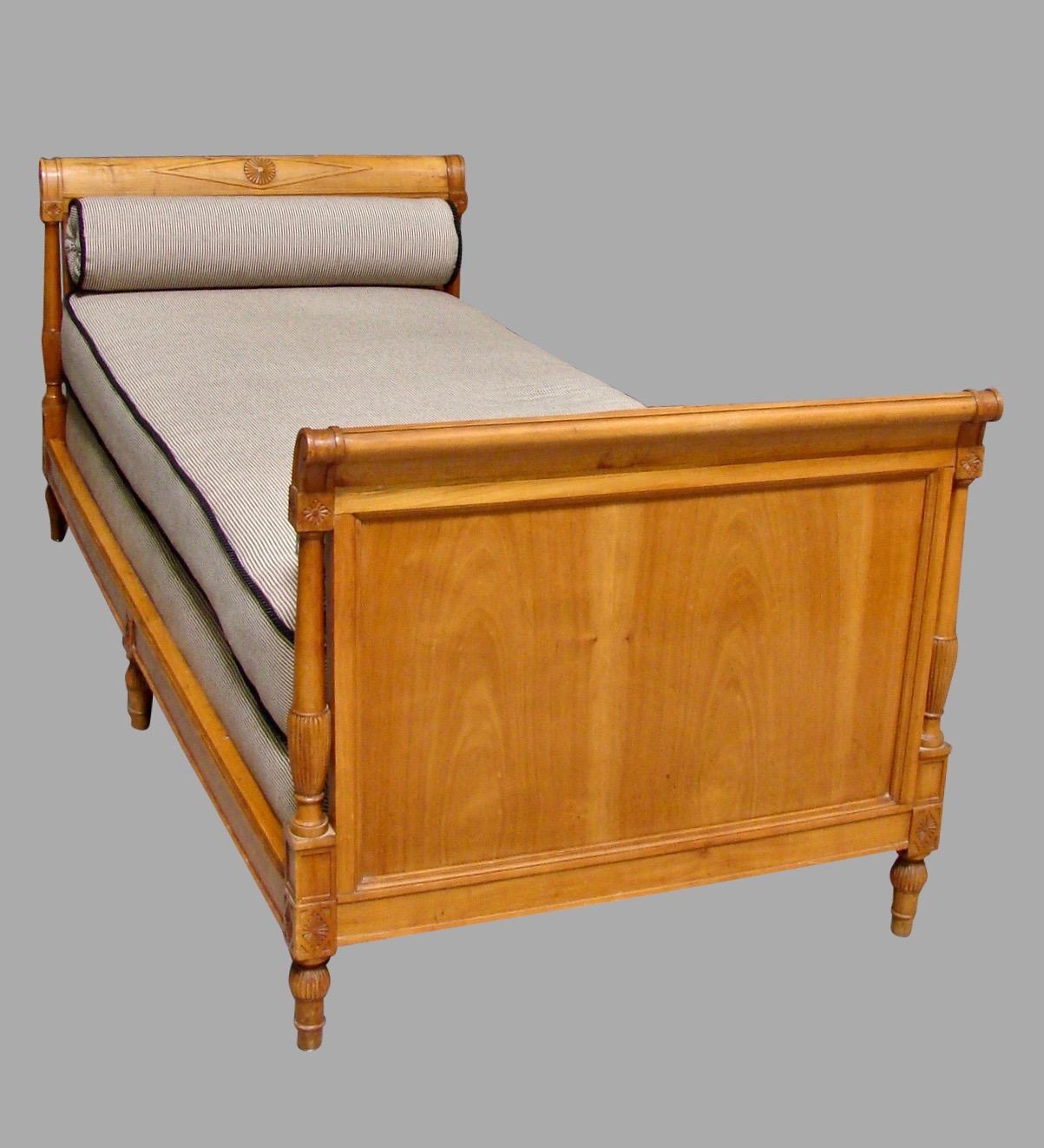 Continental Fruitwood Biedermeier Style Upholstered Daybed  1