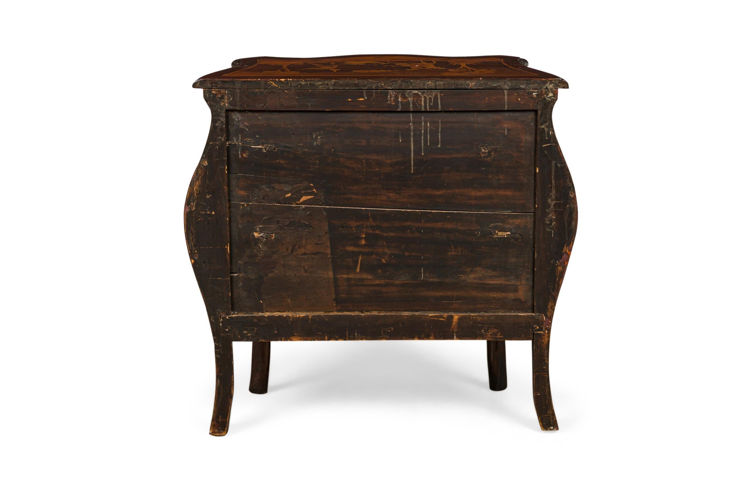 Tedesco Continental German Louis XV style (18th Century) Inlaid Bombe Shaped Commode in vendita