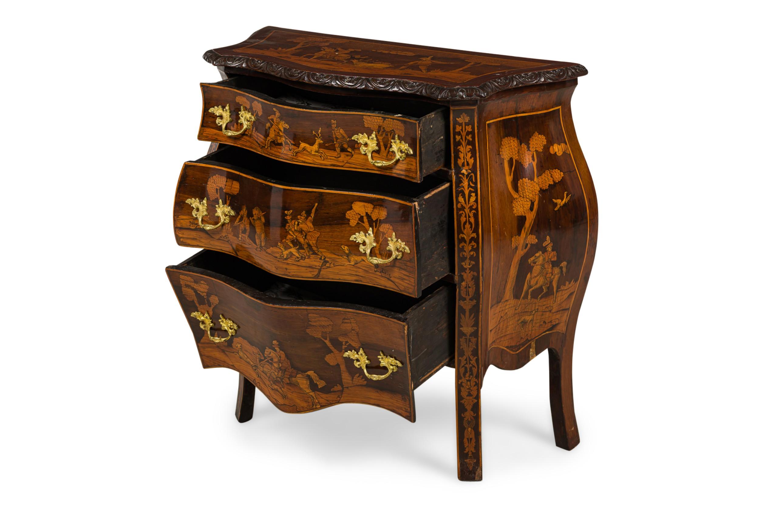 Dorato Continental German Louis XV style (18th Century) Inlaid Bombe Shaped Commode in vendita
