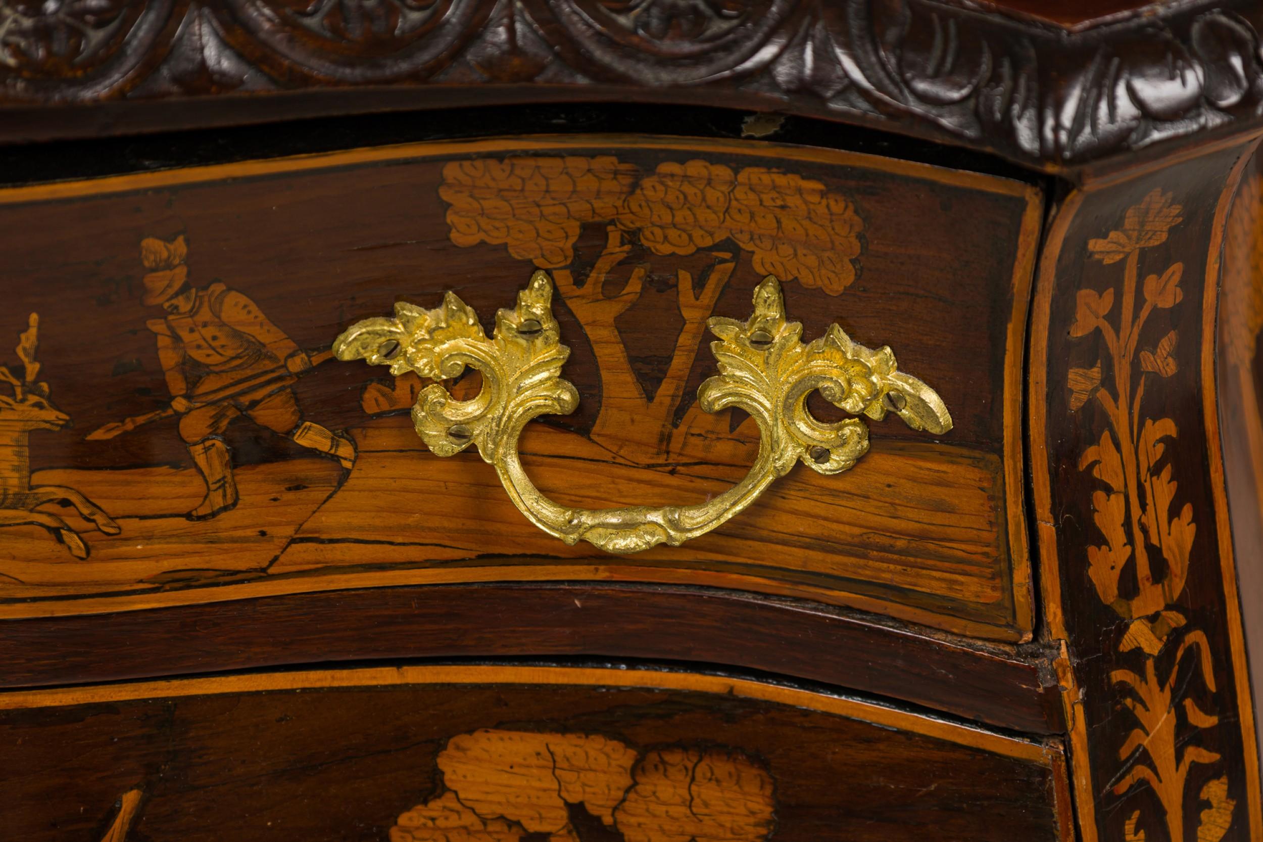Fino al XVIII secolo Continental German Louis XV style (18th Century) Inlaid Bombe Shaped Commode in vendita