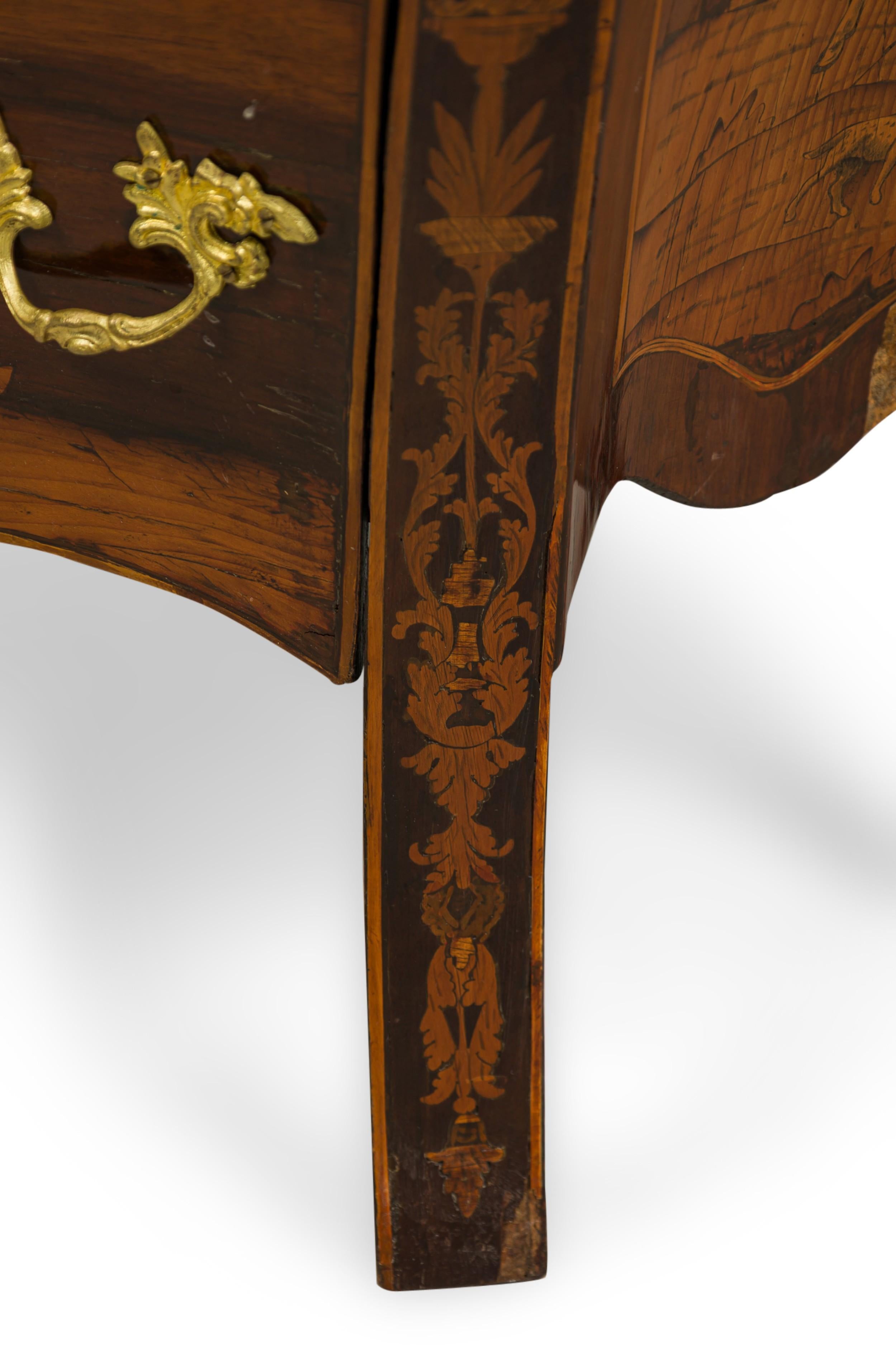 Continental German Louis XV style (18th Century) Inlaid Bombe Shaped Commode in vendita 1