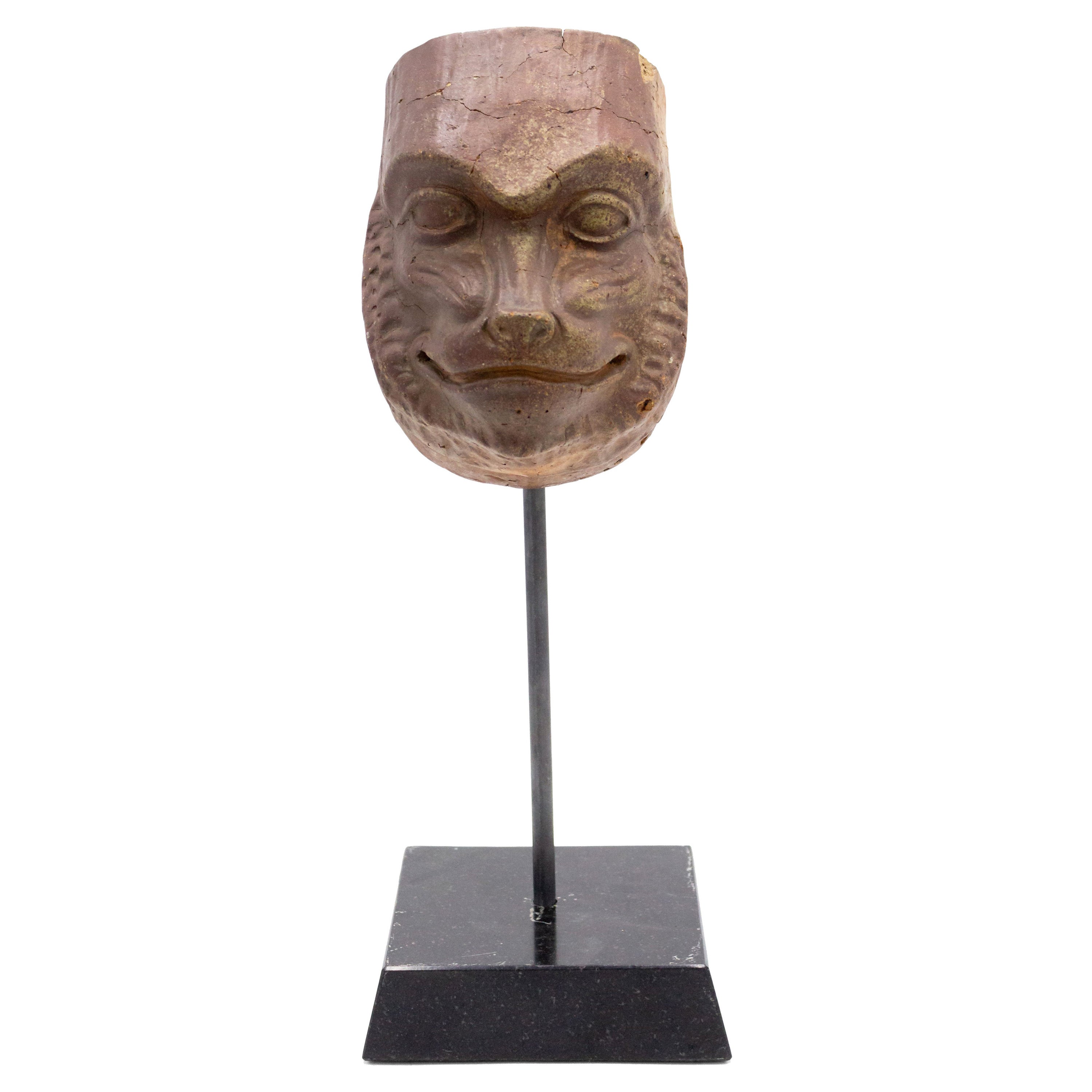 Maschera di babbuino in terracotta della Germania Continentale