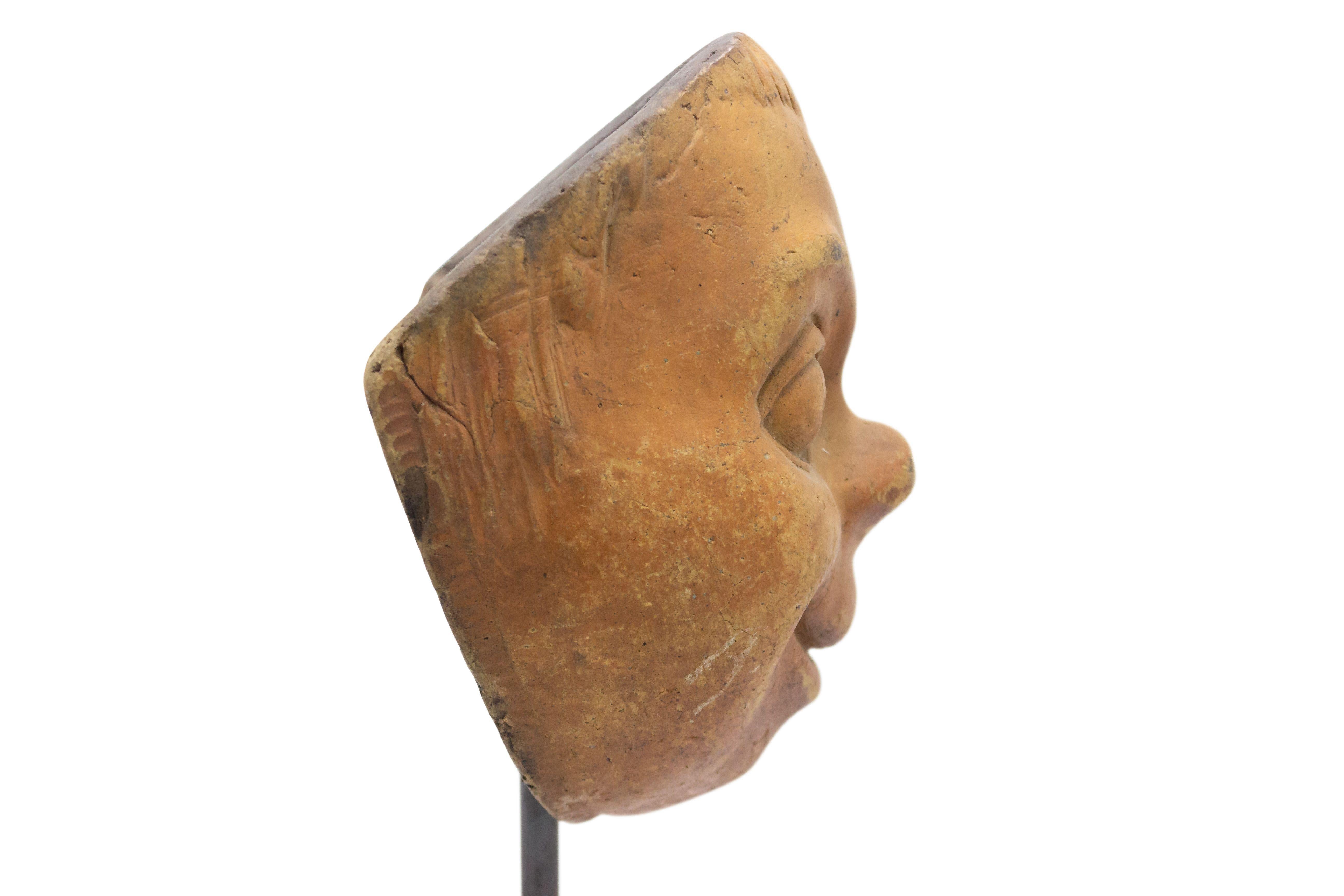 Tedesco Maschera di terracotta tedesca continentale in vendita