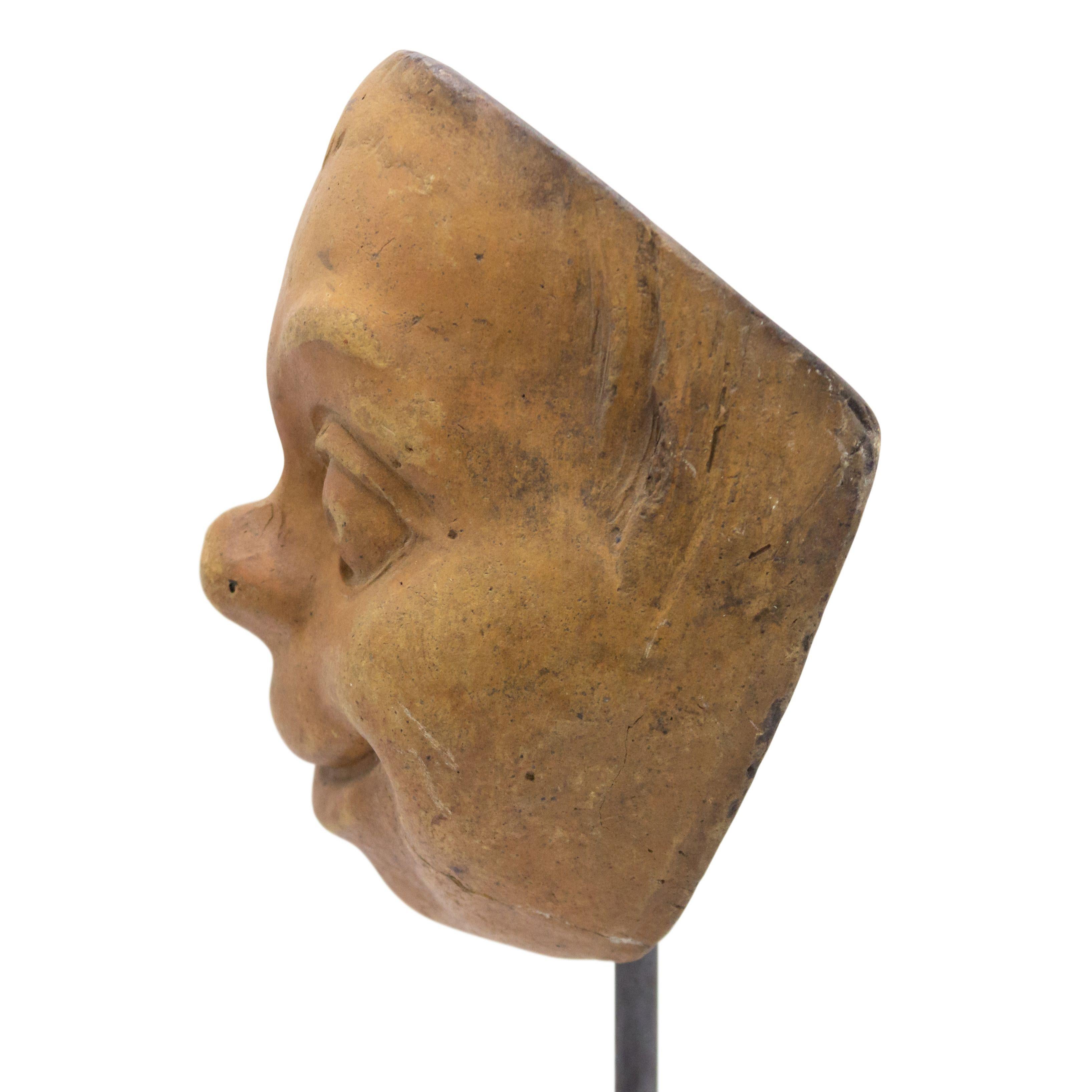 Kontinentale kontinentale deutsche Terrakotta-Maskenmaske (Marmor) im Angebot